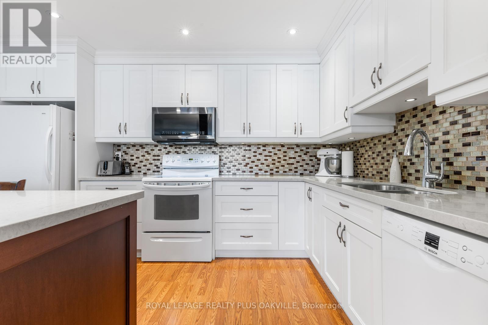 102 - 2175 Marine Drive, Oakville, Ontario  L6L 5L5 - Photo 7 - W13520110
