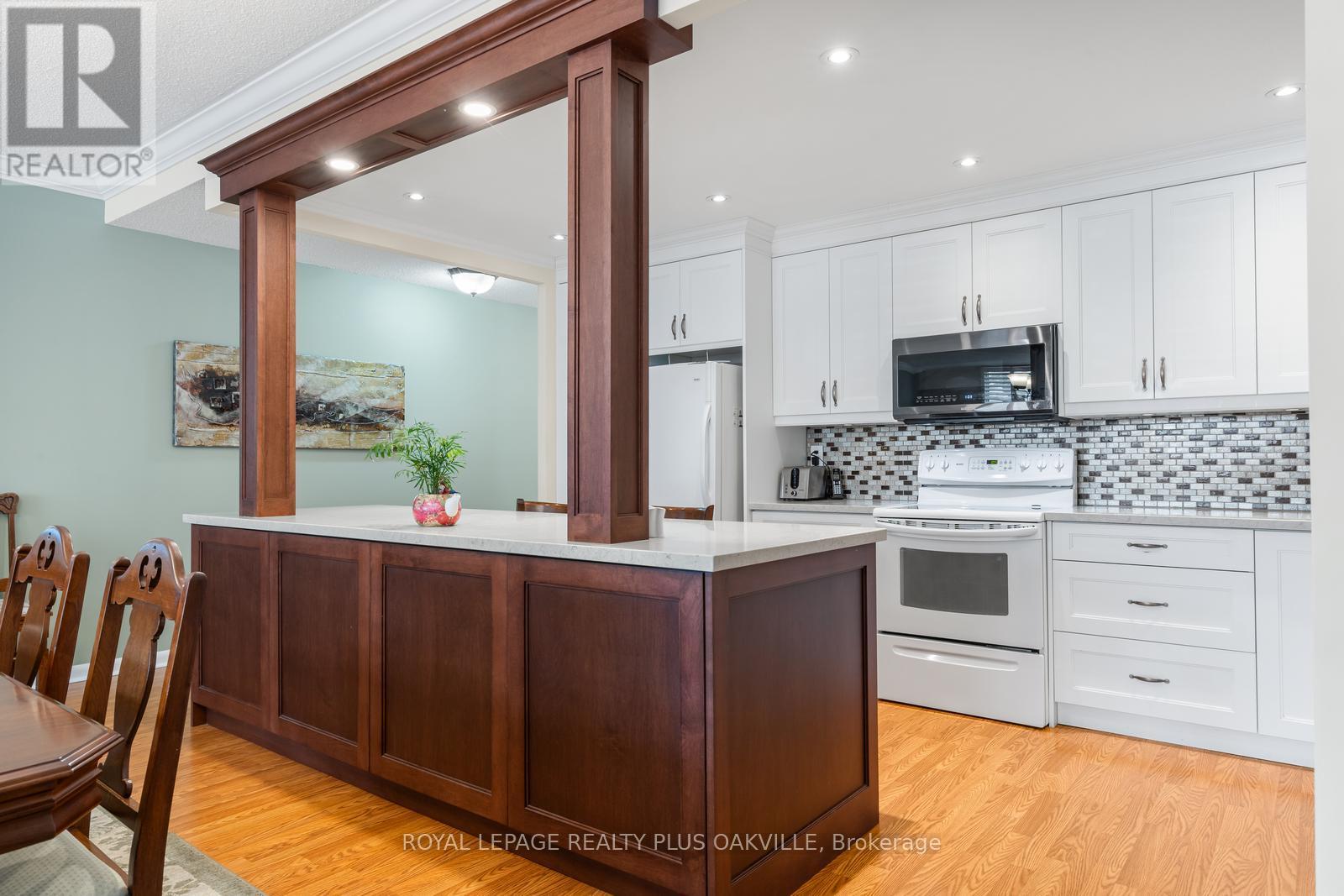 102 - 2175 Marine Drive, Oakville, Ontario  L6L 5L5 - Photo 8 - W13520110