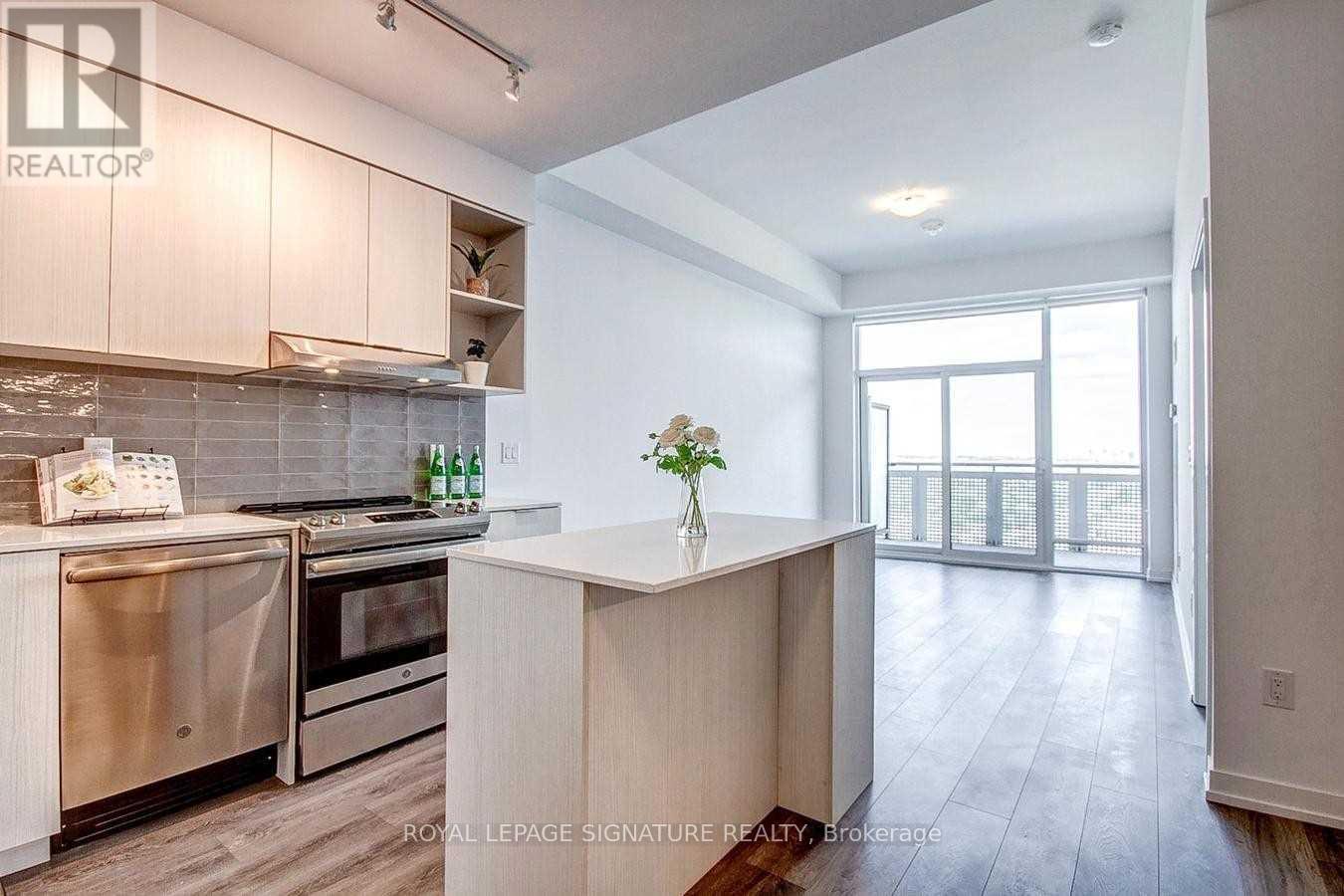 1408 - 2520 Eglinton Avenue W, Mississauga, Ontario  L5M 0Y2 - Photo 3 - W13520116