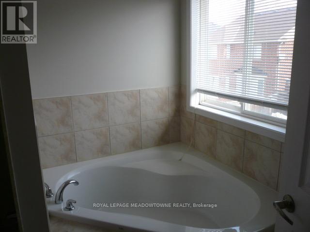 1062 Wickson Way, Milton, Ontario  L9T 6Y4 - Photo 12 - W13520168