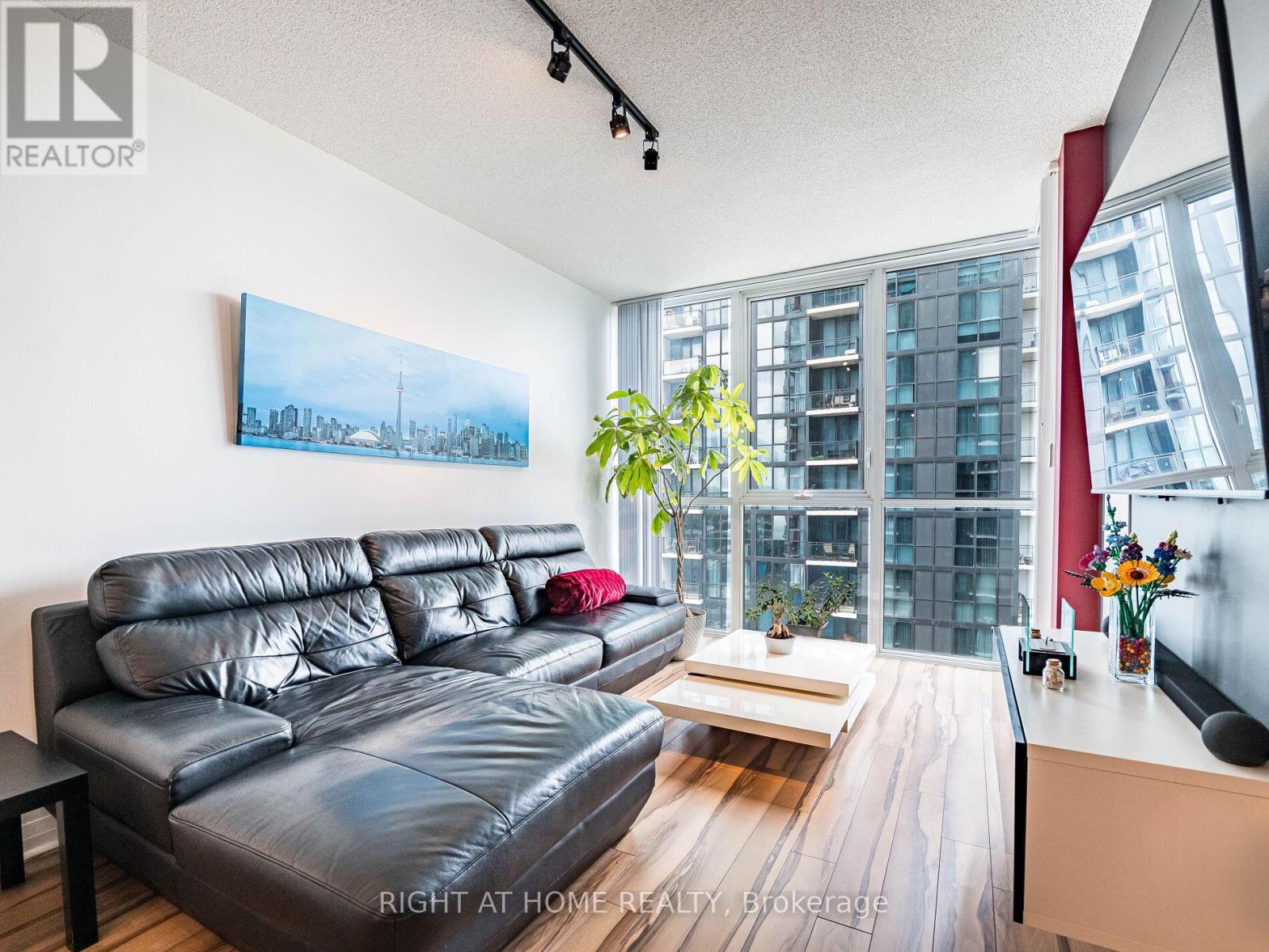 1301 - 55 Eglinton Avenue W, Mississauga, Ontario  L5R 0E4 - Photo 11 - W13520172