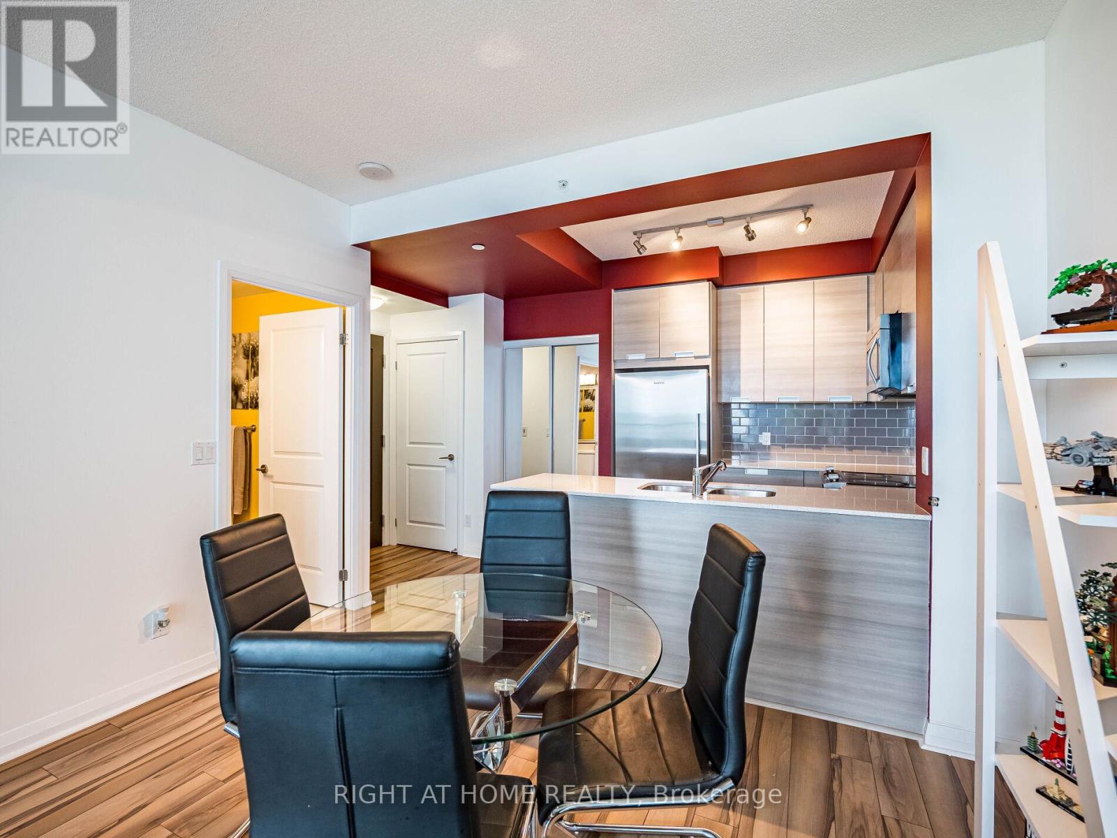 1301 - 55 Eglinton Avenue W, Mississauga, Ontario  L5R 0E4 - Photo 16 - W13520172