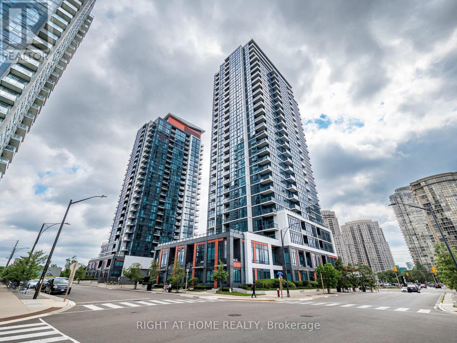 1301 - 55 Eglinton Avenue W, Mississauga, Ontario  L5R 0E4 - Photo 2 - W13520172