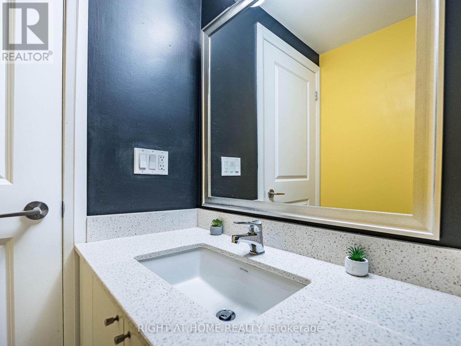 1301 - 55 Eglinton Avenue W, Mississauga, Ontario  L5R 0E4 - Photo 30 - W13520172