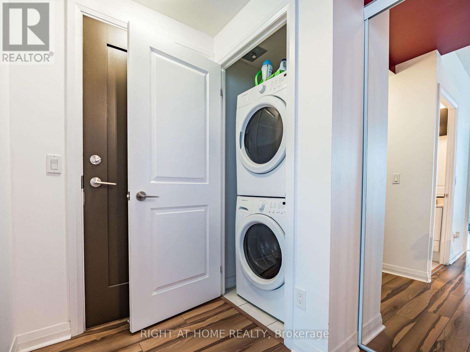 1301 - 55 Eglinton Avenue W, Mississauga, Ontario  L5R 0E4 - Photo 31 - W13520172