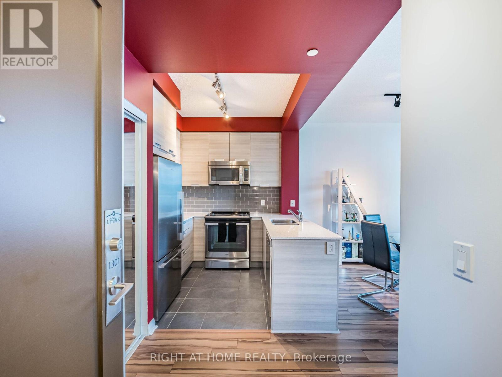 1301 - 55 Eglinton Avenue W, Mississauga, Ontario  L5R 0E4 - Photo 6 - W13520172