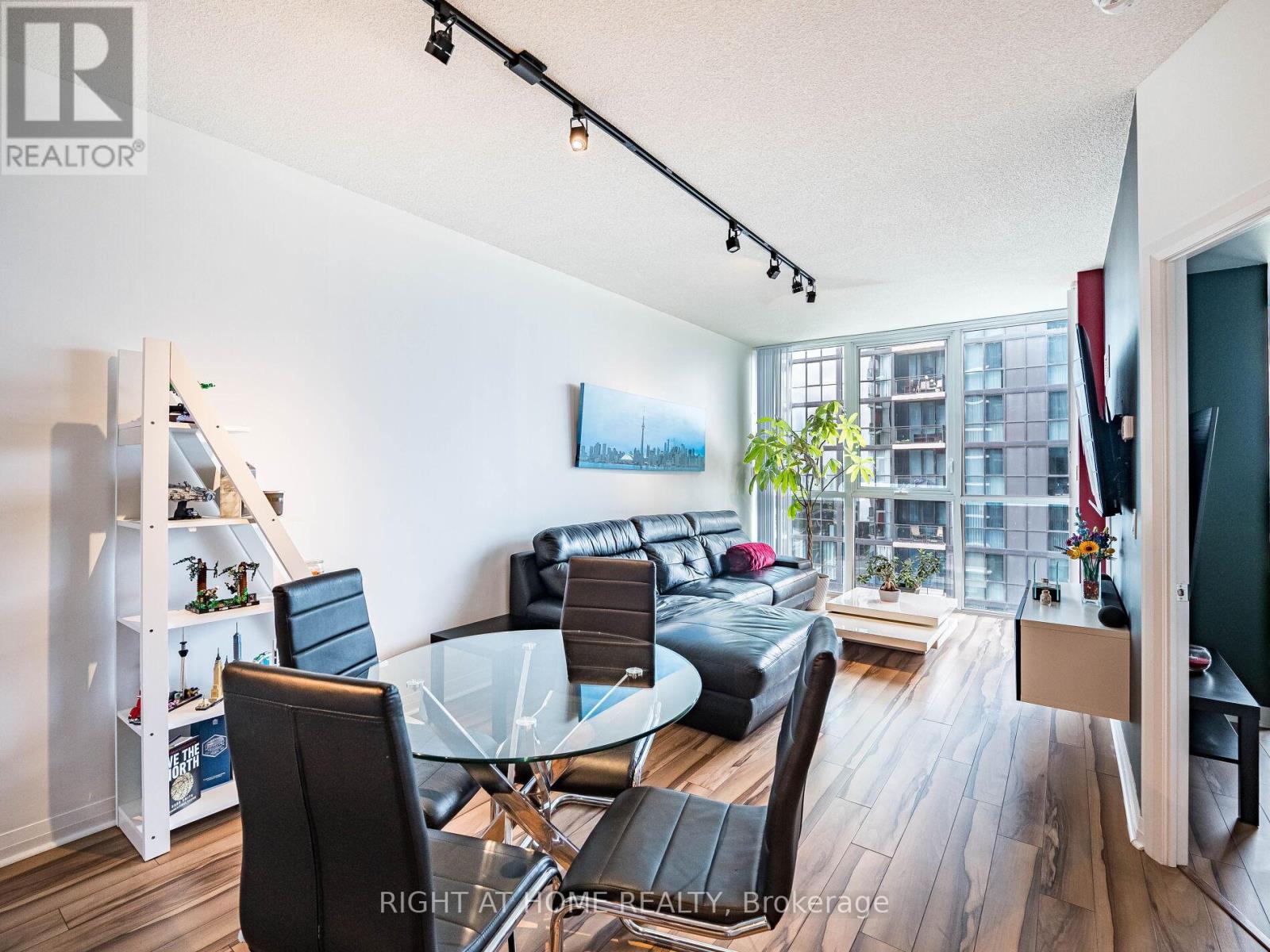1301 - 55 Eglinton Avenue W, Mississauga, Ontario  L5R 0E4 - Photo 8 - W13520172