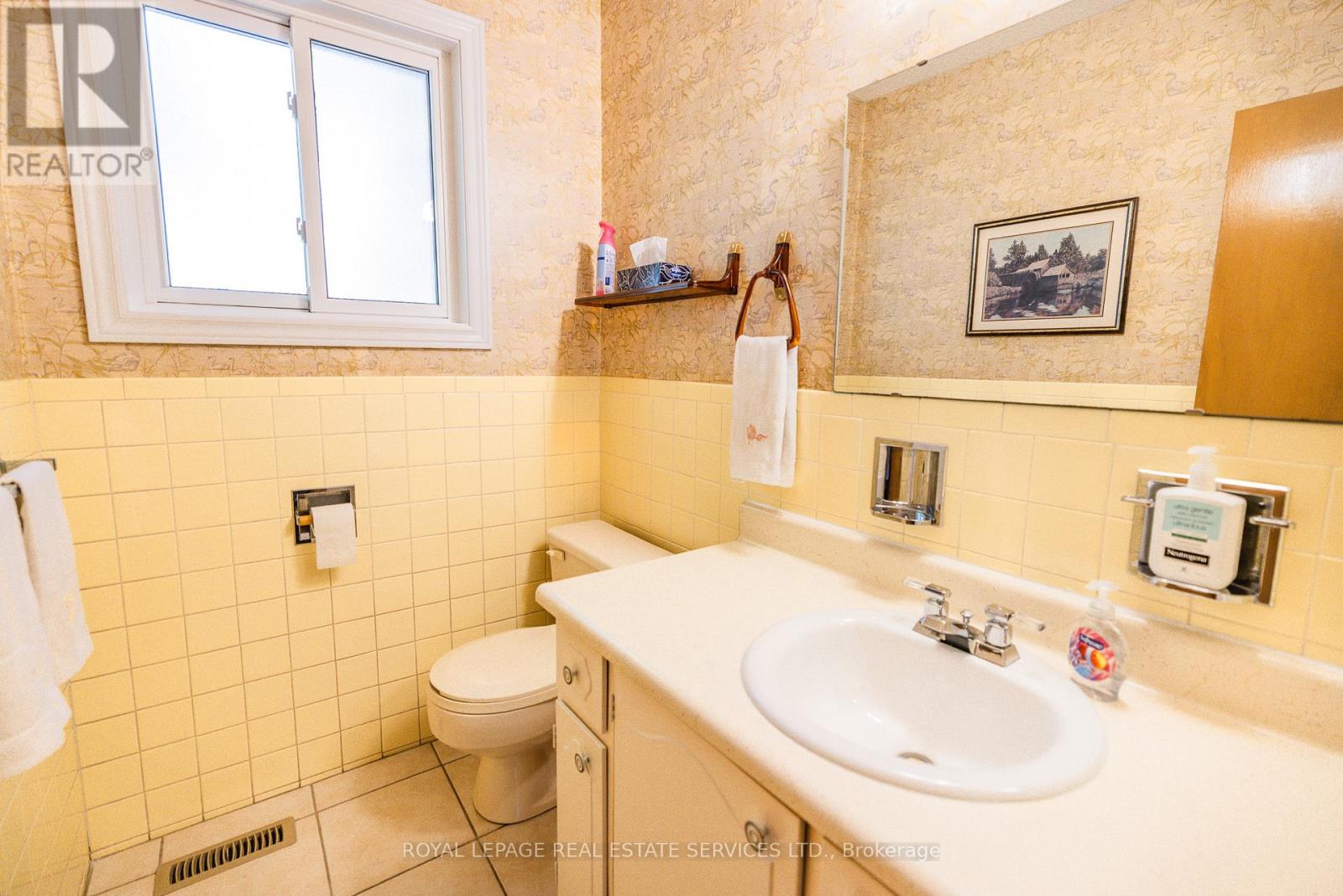 3465 Lincove Terrace, Mississauga, Ontario  L4Y 3N4 - Photo 4 - W13520196
