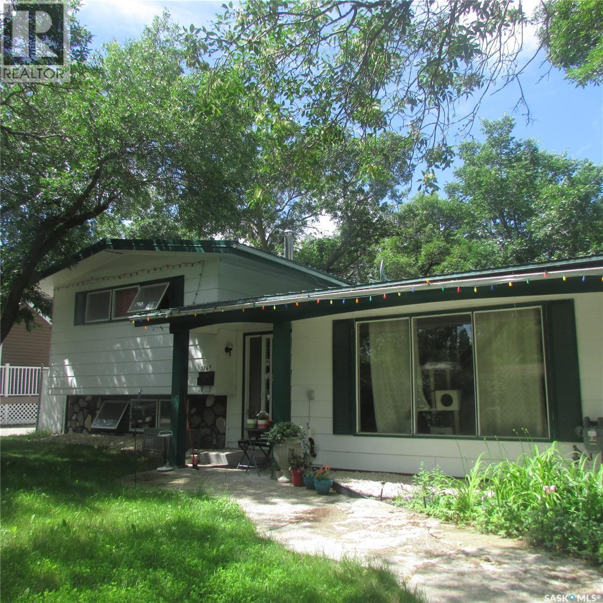 176 Halifax Street N, Regina, Saskatchewan  S4R 2W4 - Photo 2 - SK041429