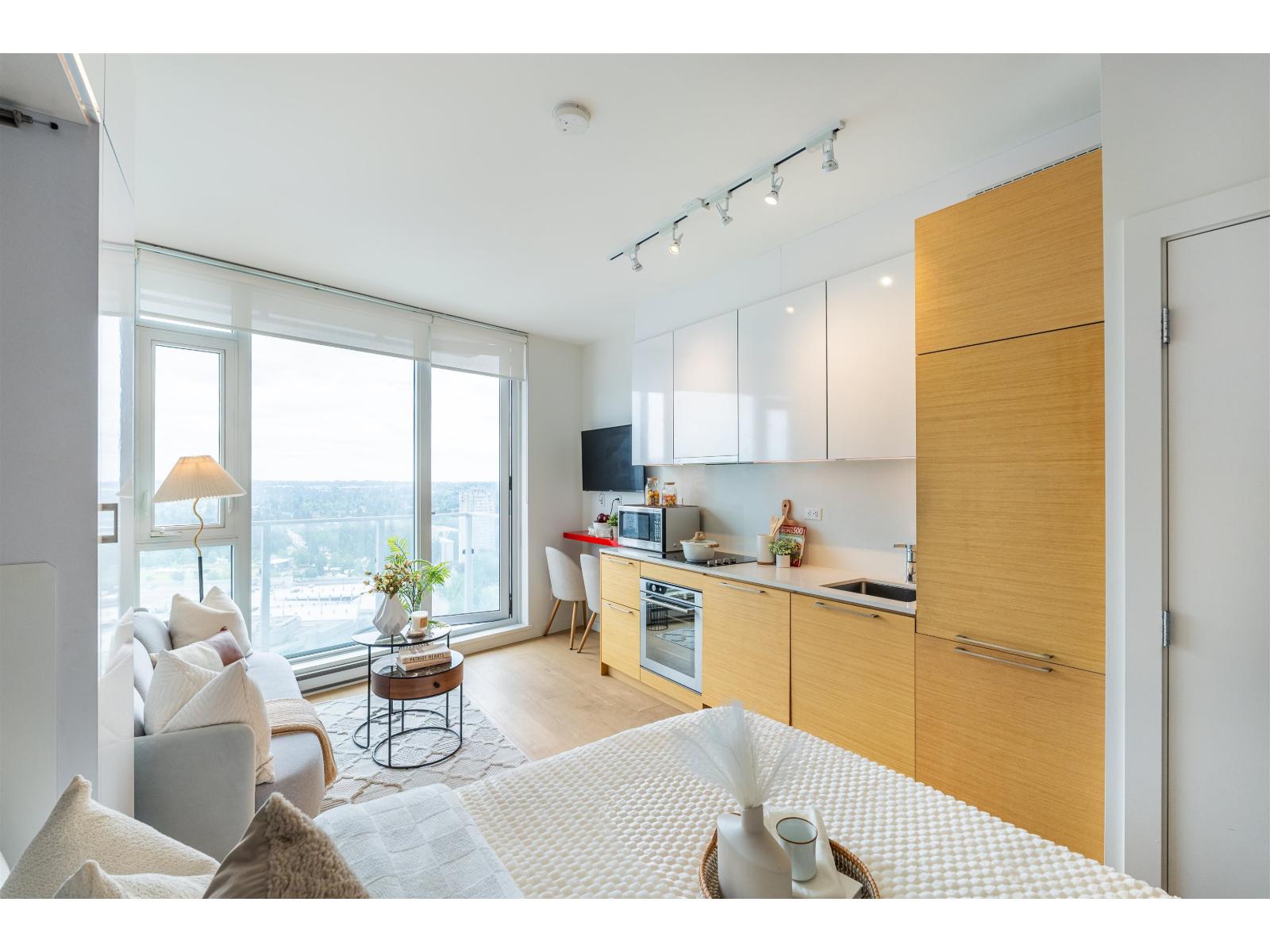 2801 13438 Central Avenue, Surrey, British Columbia  V3T 0N2 - Photo 2 - R3142378