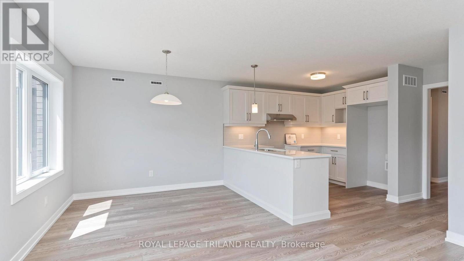 16 Harrow Lane, St. Thomas, Ontario  N5R 0P3 - Photo 2 - X12639670