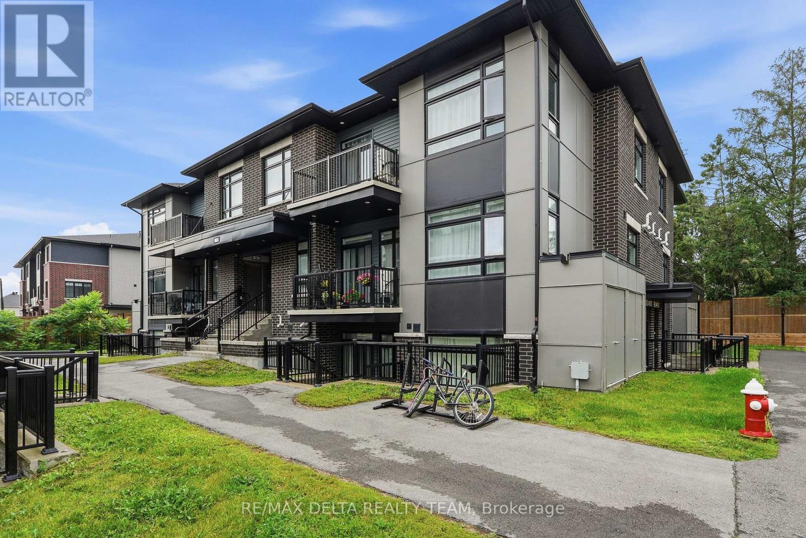B - 400 ROLLING MEADOW CRESCENT, Ottawa, Ontario