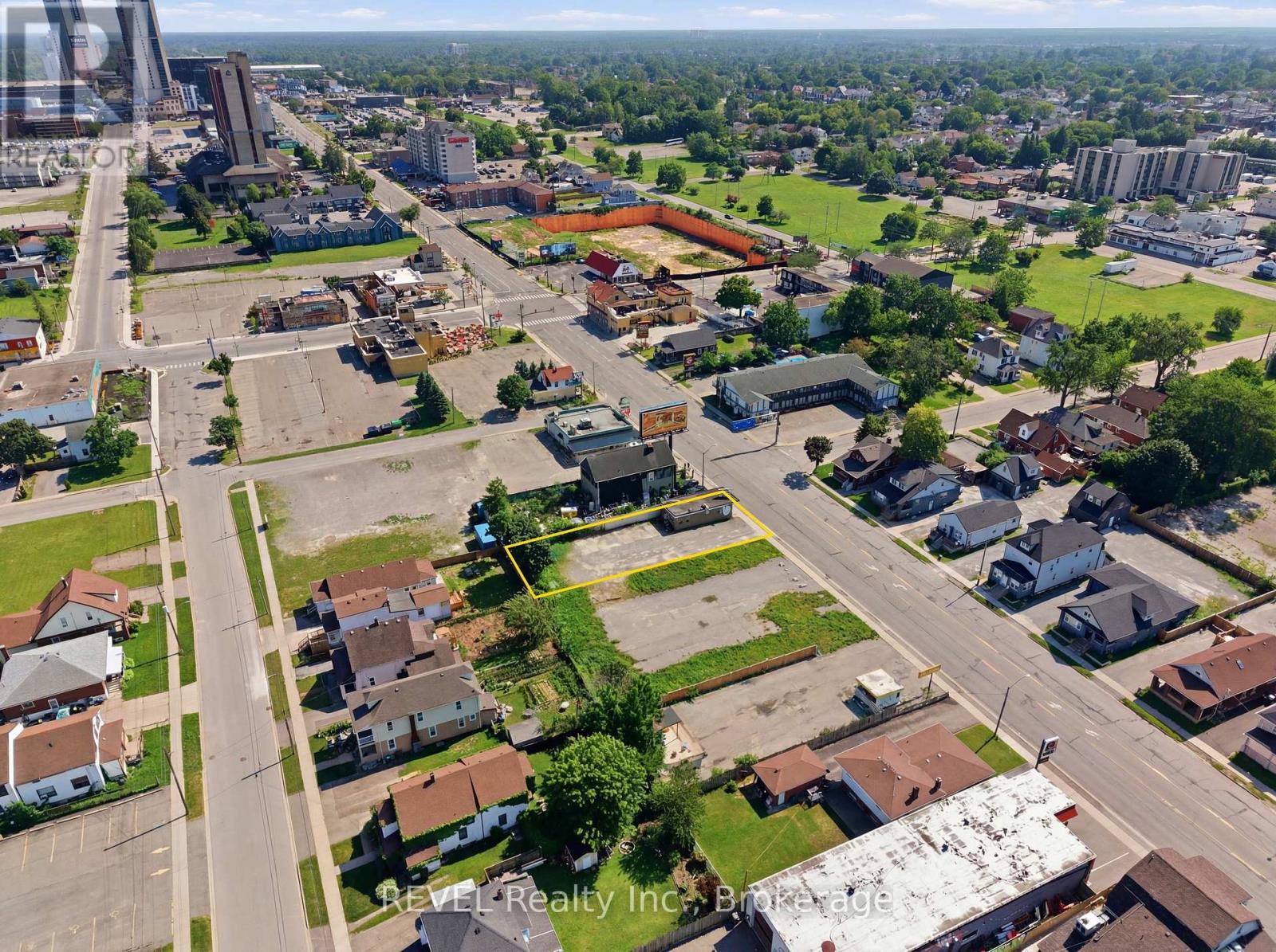 5784 Stanley Avenue, Niagara Falls (Clifton Hill), Ontario  L2G 3X7 - Photo 3 - X13520458