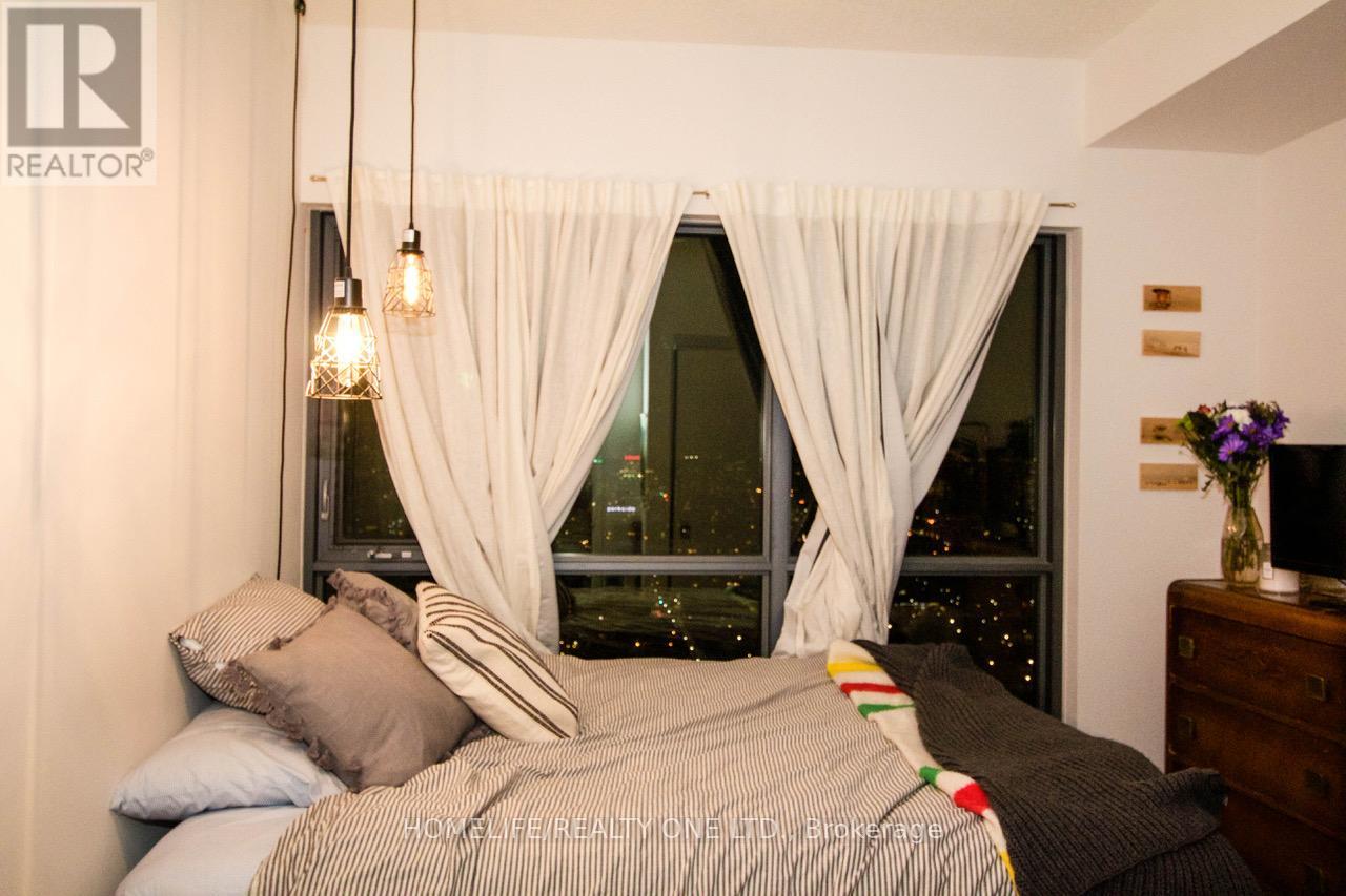3509 - 159 Dundas Street E, Toronto (Church-Yonge Corridor), Ontario  M4M 3N9 - Photo 8 - C13520484
