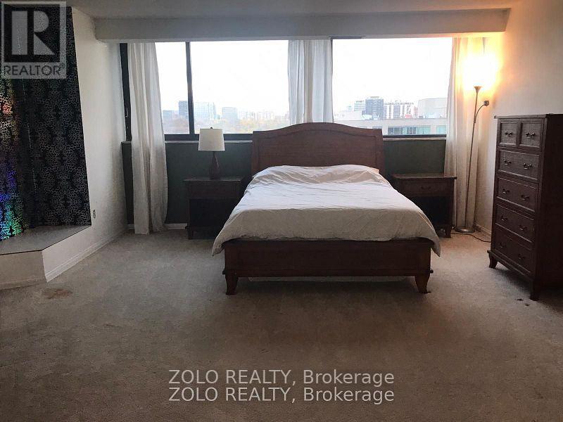 PRIMARY ROOM IN 1402 - 15 MCMURRICH STREET, Toronto, Ontario