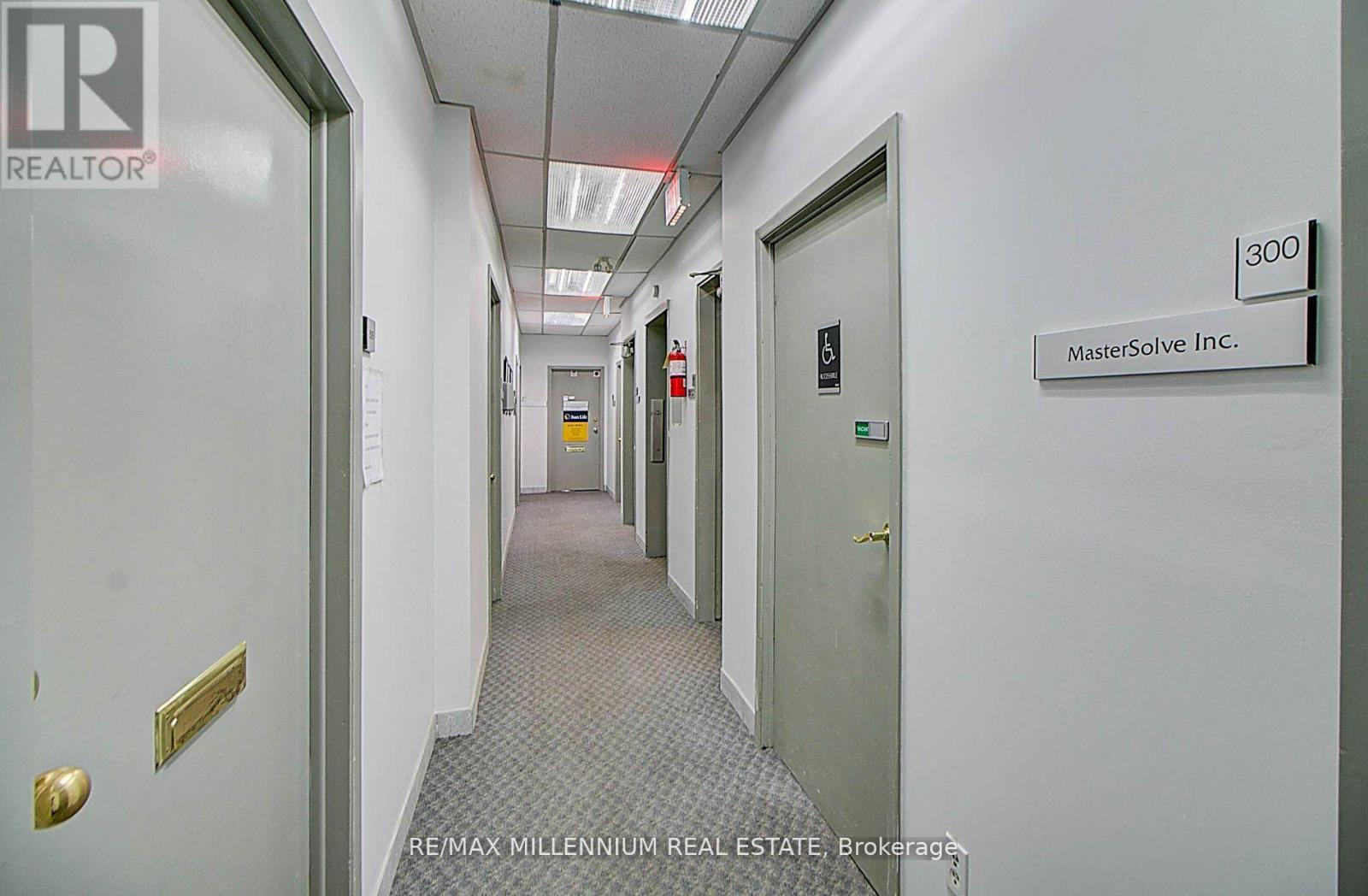 302 - 101 Dundas Street W, Whitby, Ontario  L1N 2M2 - Photo 2 - E13520468