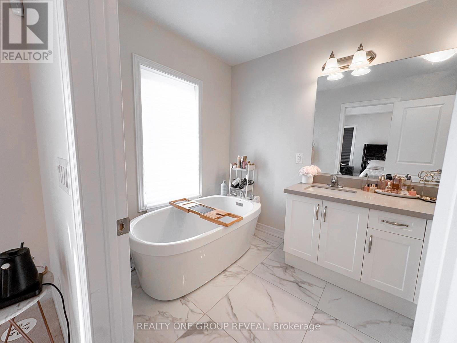 29 Icemaker Way, Whitby, Ontario  L1P 0L5 - Photo 18 - E13520490