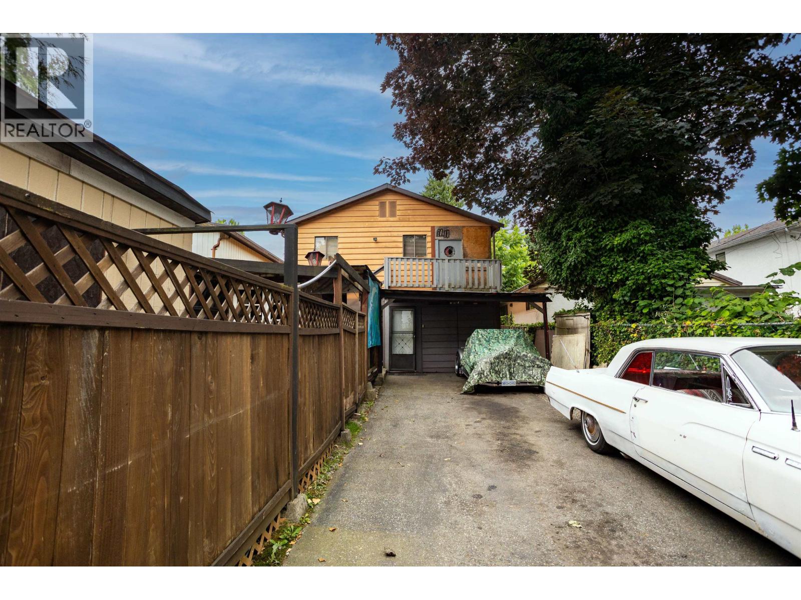 2351 Hawthorne Avenue, Port Coquitlam, British Columbia V3C 1X1 - Photo 4 - R3141830
