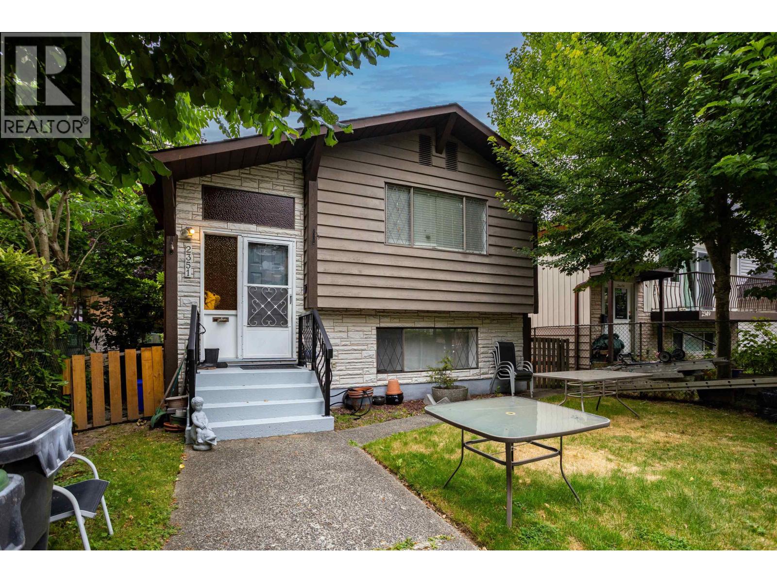 2351 Hawthorne Avenue, Port Coquitlam, British Columbia V3C 1X1 - Photo 2 - R3141830