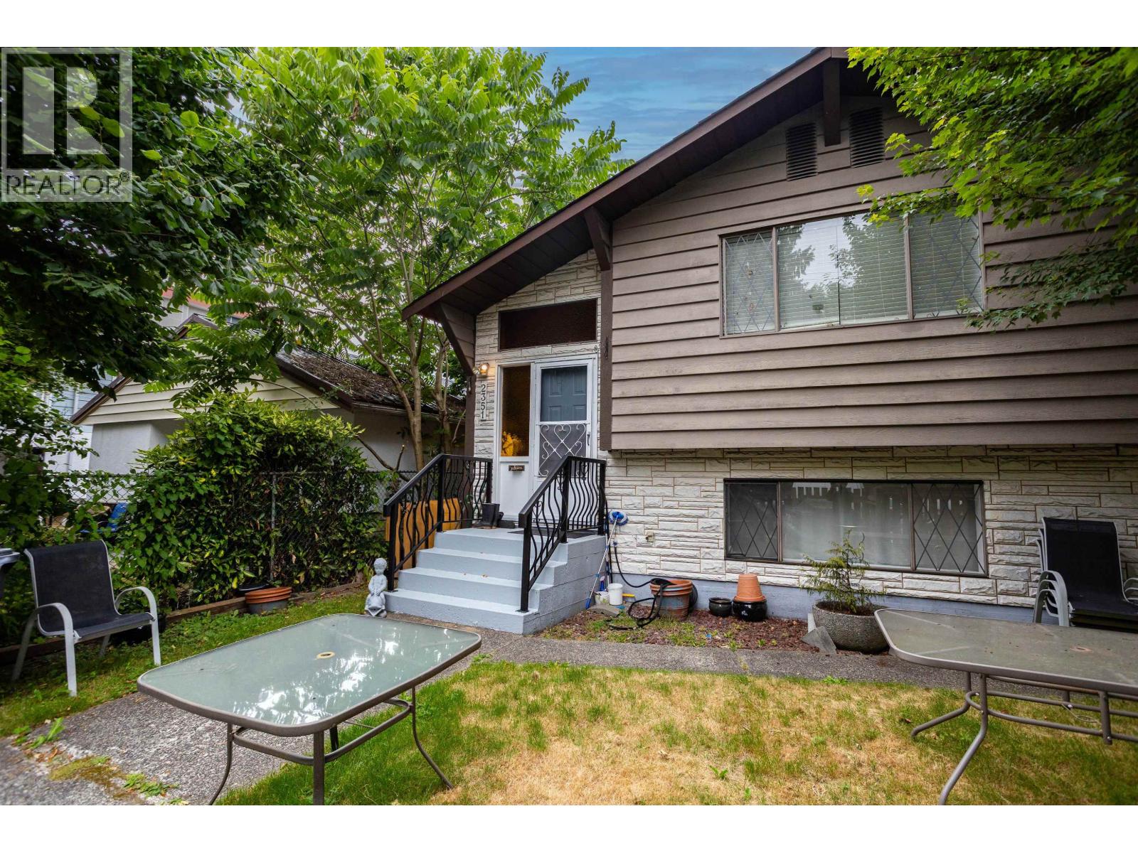 2351 Hawthorne Avenue, Port Coquitlam, British Columbia V3C 1X1 - Photo 3 - R3141830