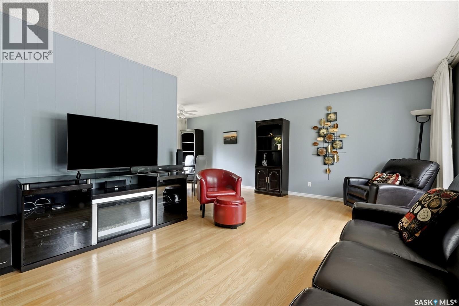 2305 Parliament Avenue, Regina, Saskatchewan  S4S 4G5 - Photo 2 - SK041455