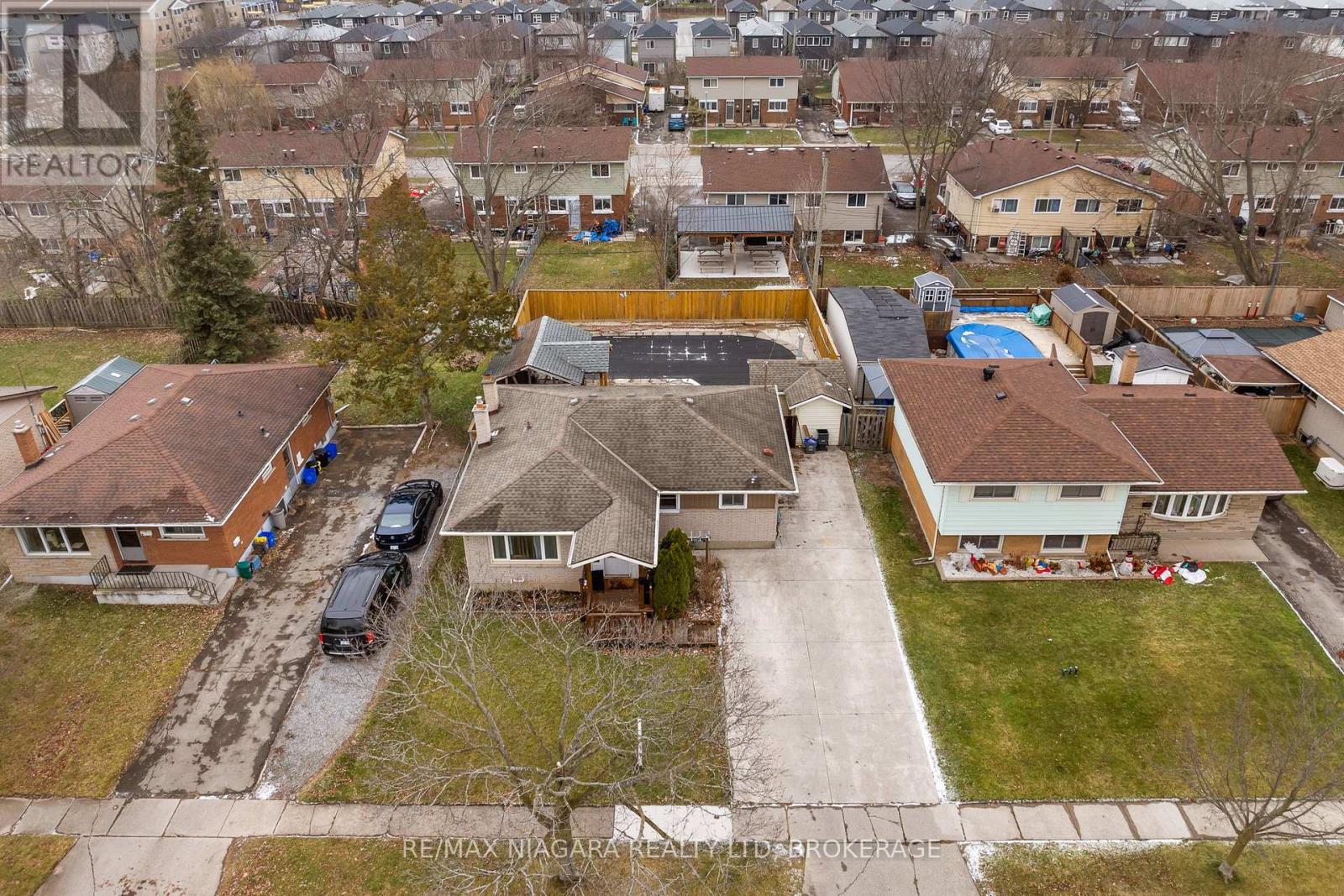 204 Hildred Street, Welland, Ontario L3B 1N1 - Photo 2 - X12698550