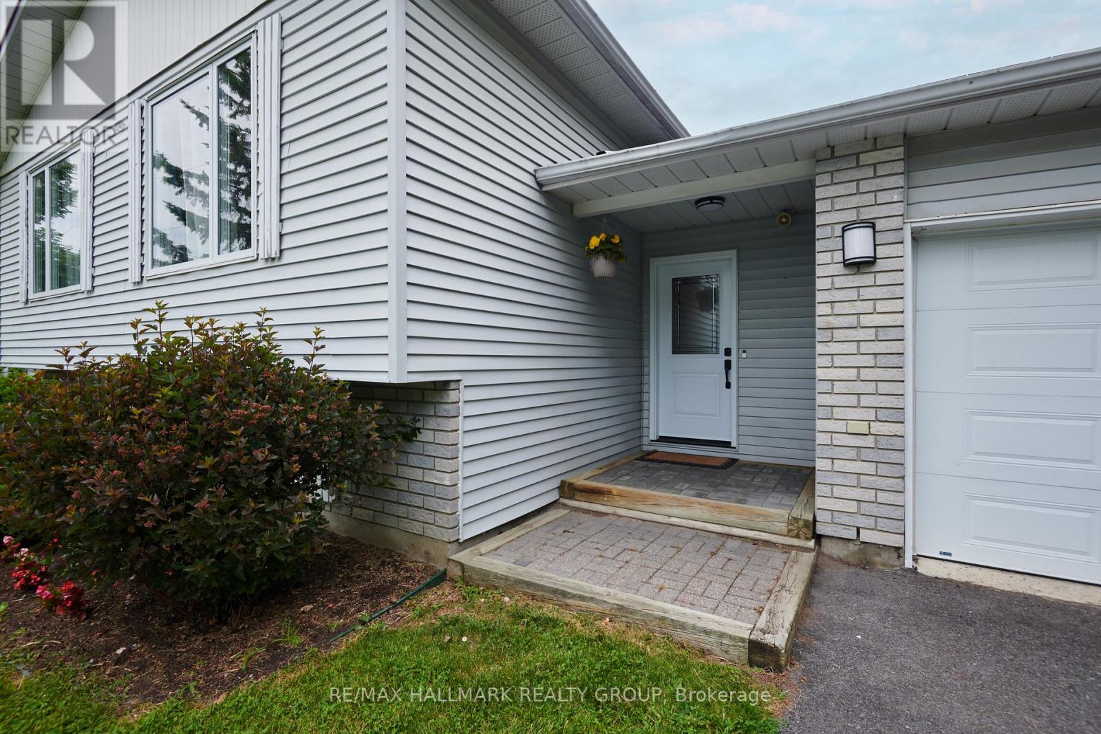 7 Daze Street, Russell, Ontario  K0A 1W0 - Photo 2 - X13520676