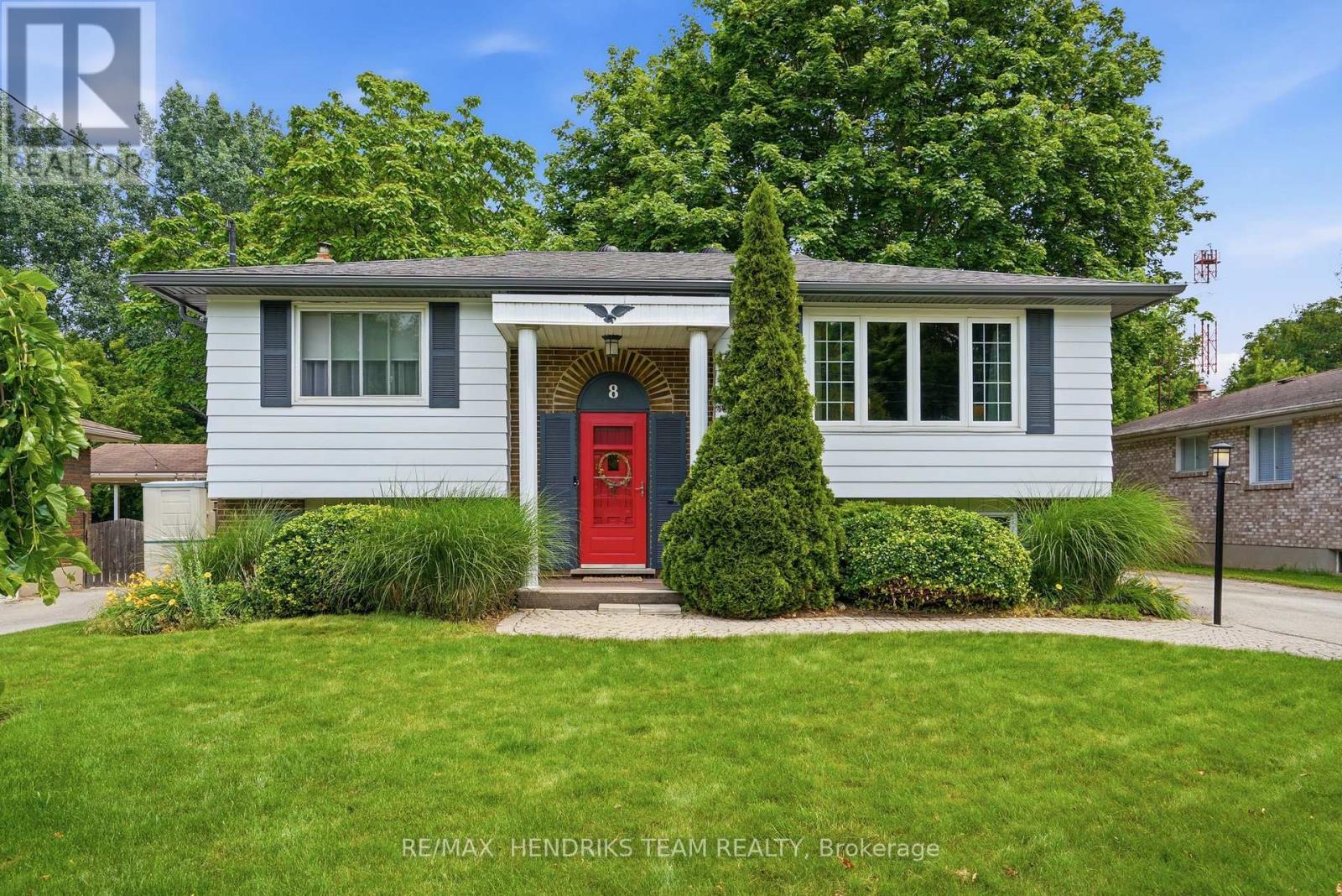 8 TUDOR GATE PLACE, St. Catharines (Lakeshore)