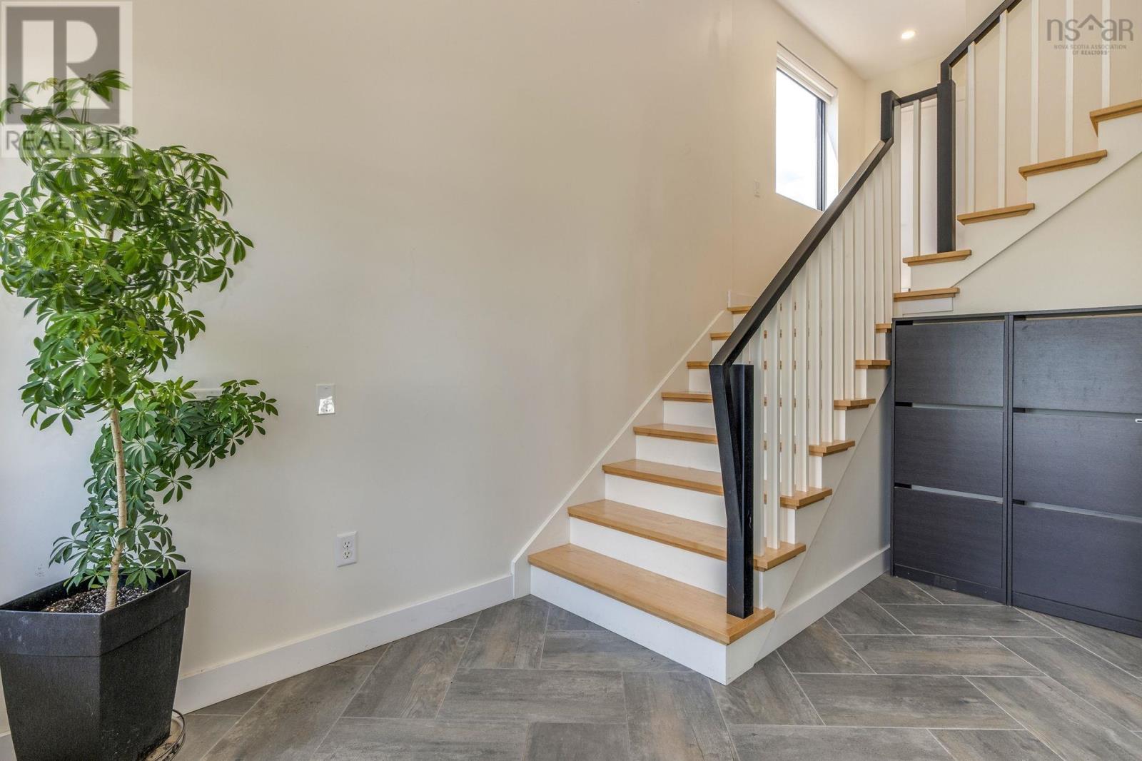 233 Transom Drive, Halifax, Nova Scotia  B3M 0L7 - Photo 3 - 202616496
