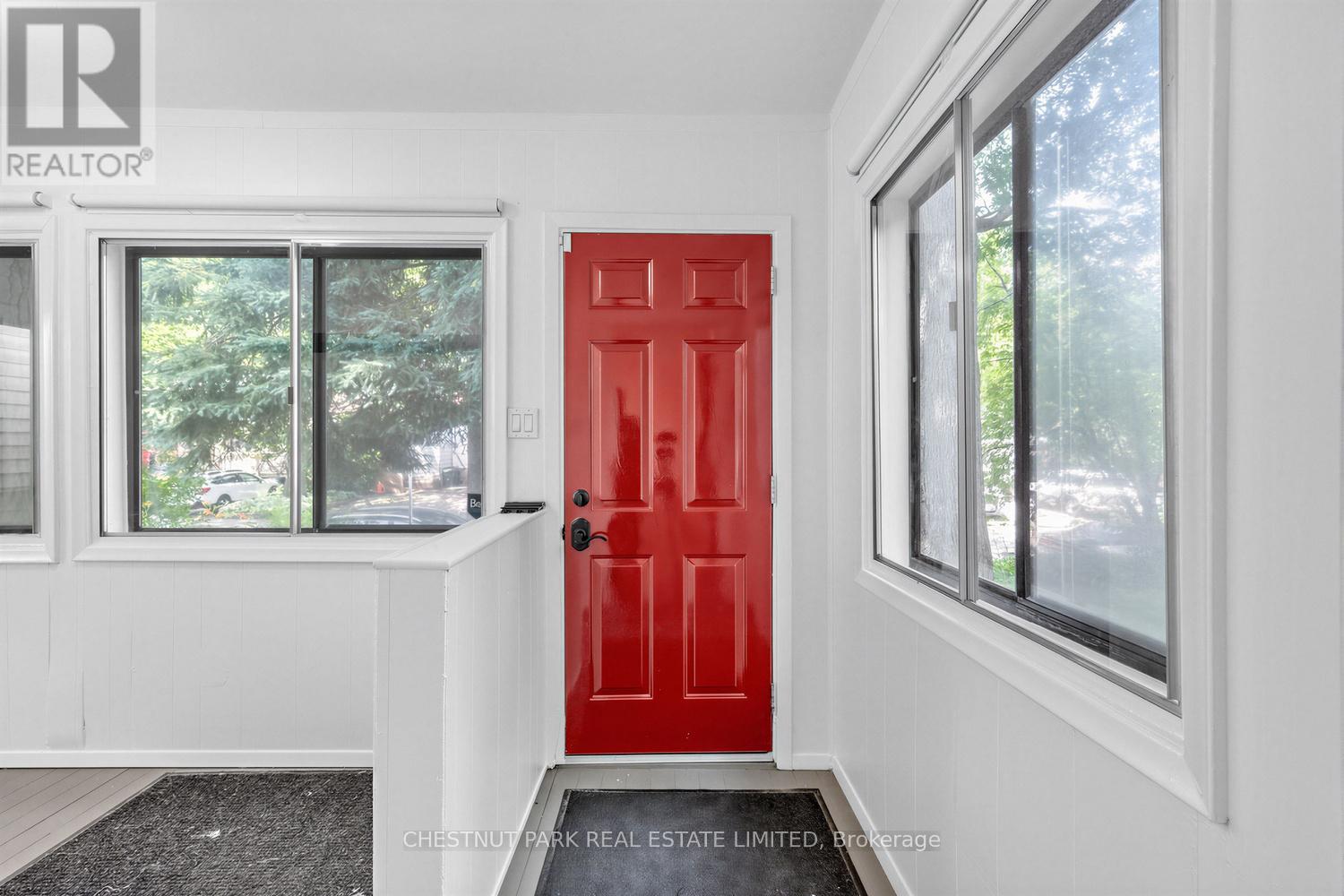25 Kenworthy Avenue, Toronto, Ontario  M1L 3B1 - Photo 3 - E13520684