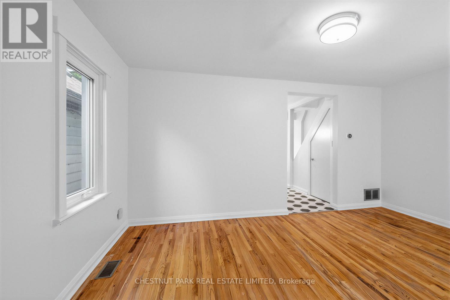 25 Kenworthy Avenue, Toronto, Ontario  M1L 3B1 - Photo 5 - E13520684
