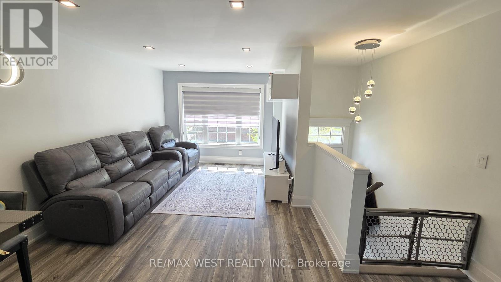 33 - 3020 Cedarglen Gate, Mississauga, Ontario  L5C 4S7 - Photo 2 - W13520530