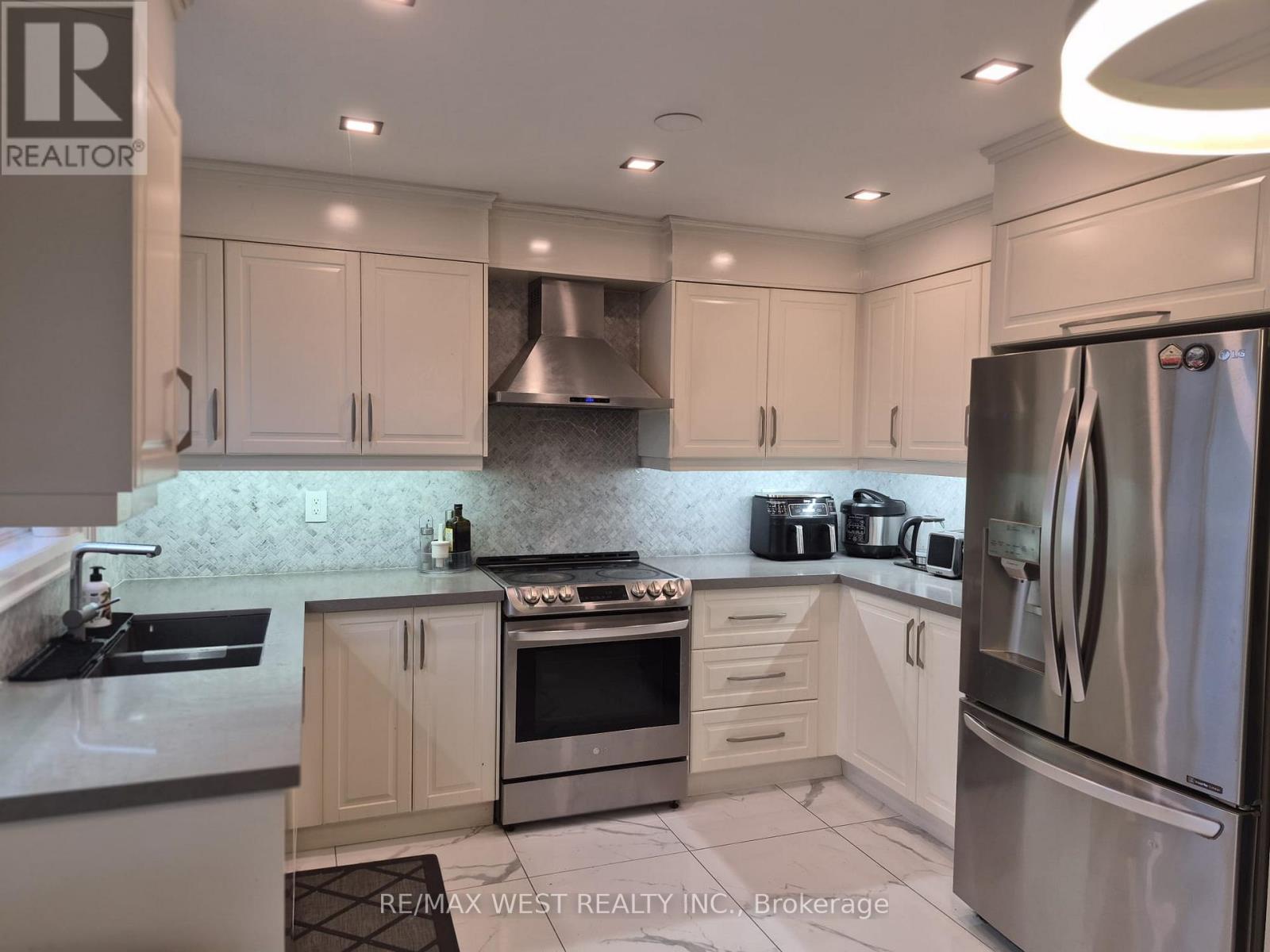 33 - 3020 Cedarglen Gate, Mississauga, Ontario  L5C 4S7 - Photo 6 - W13520530
