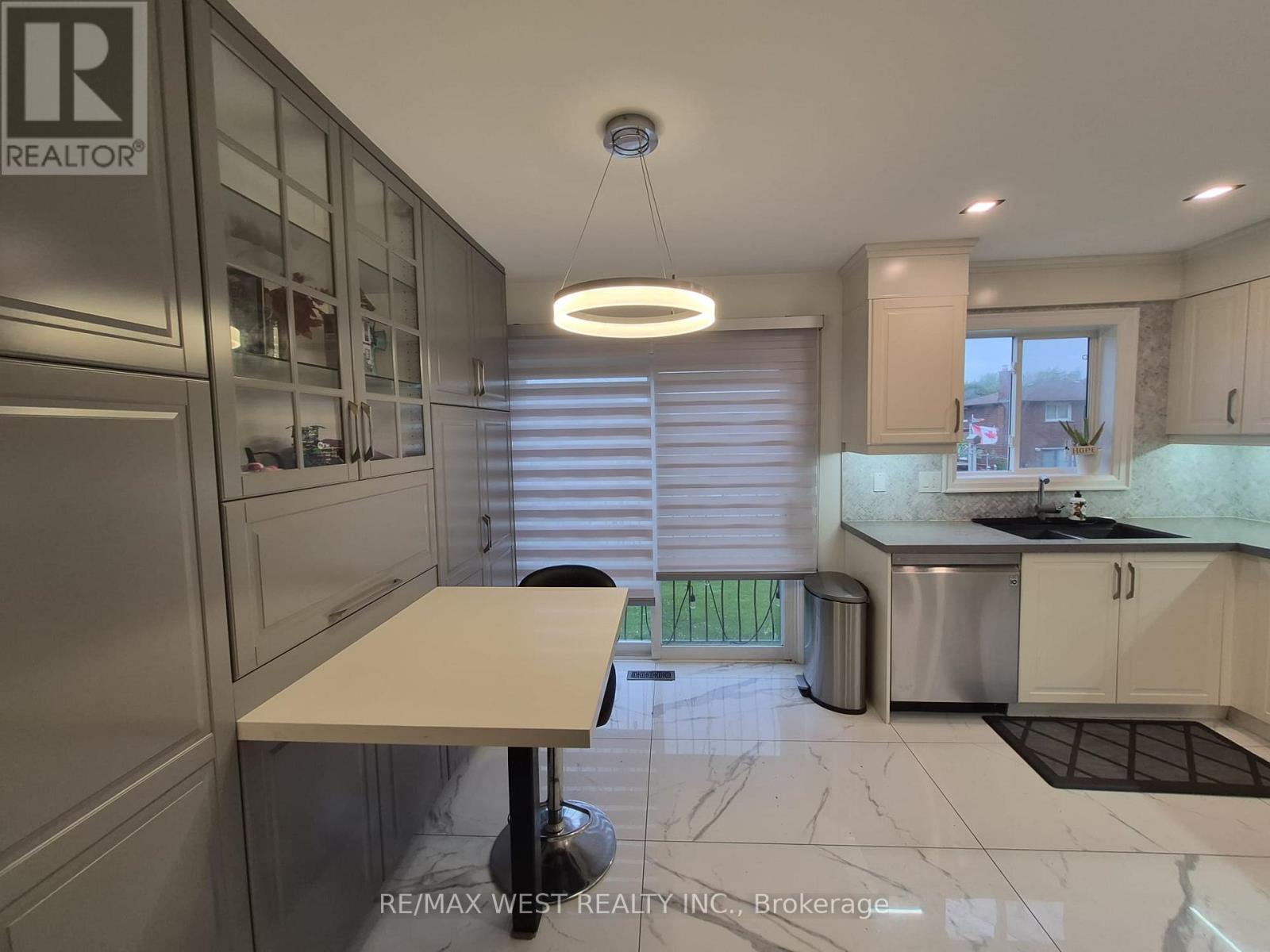 33 - 3020 Cedarglen Gate, Mississauga, Ontario  L5C 4S7 - Photo 7 - W13520530