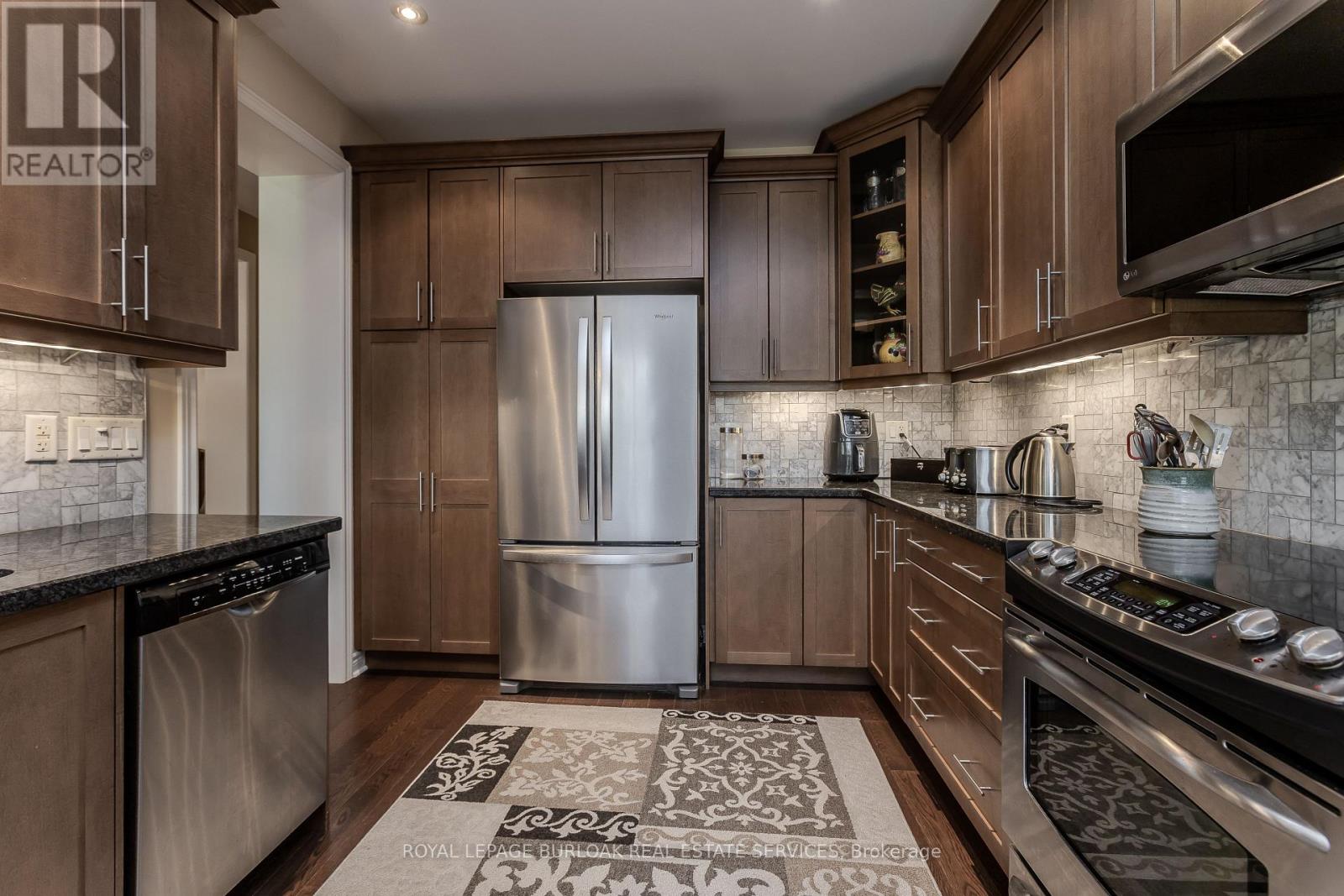 2330 Valleyridge Drive, Oakville, Ontario  L6M 5C7 - Photo 10 - W13520576
