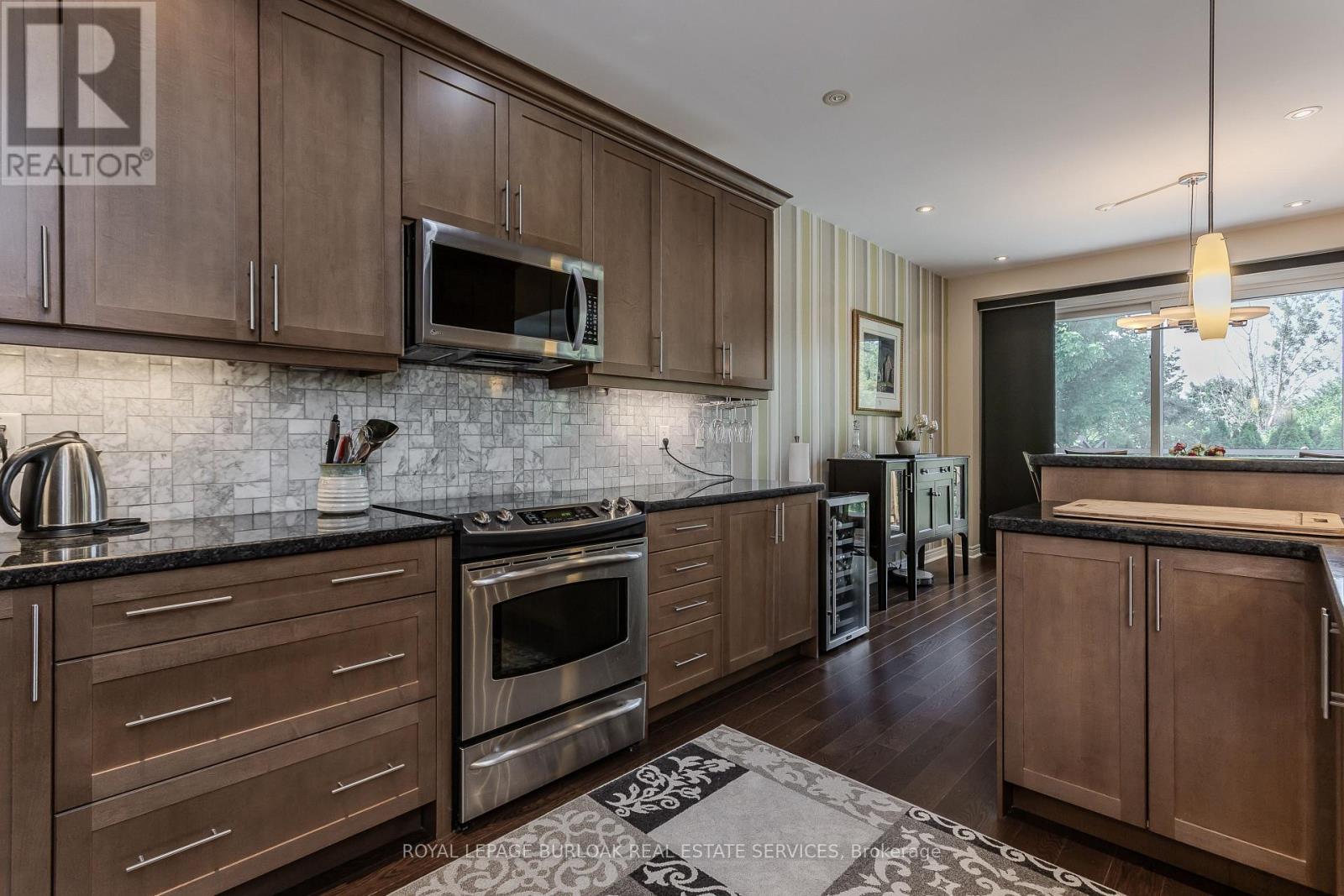 2330 Valleyridge Drive, Oakville, Ontario  L6M 5C7 - Photo 11 - W13520576
