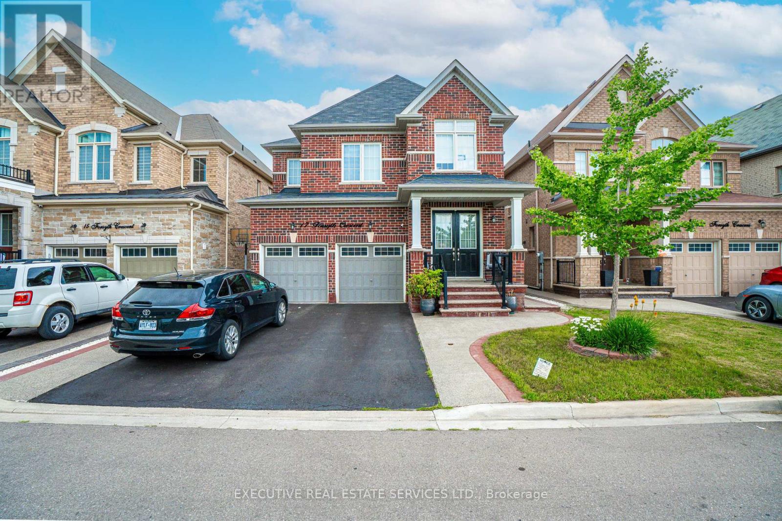 17 FORSYTH CRESCENT, Brampton, Ontario