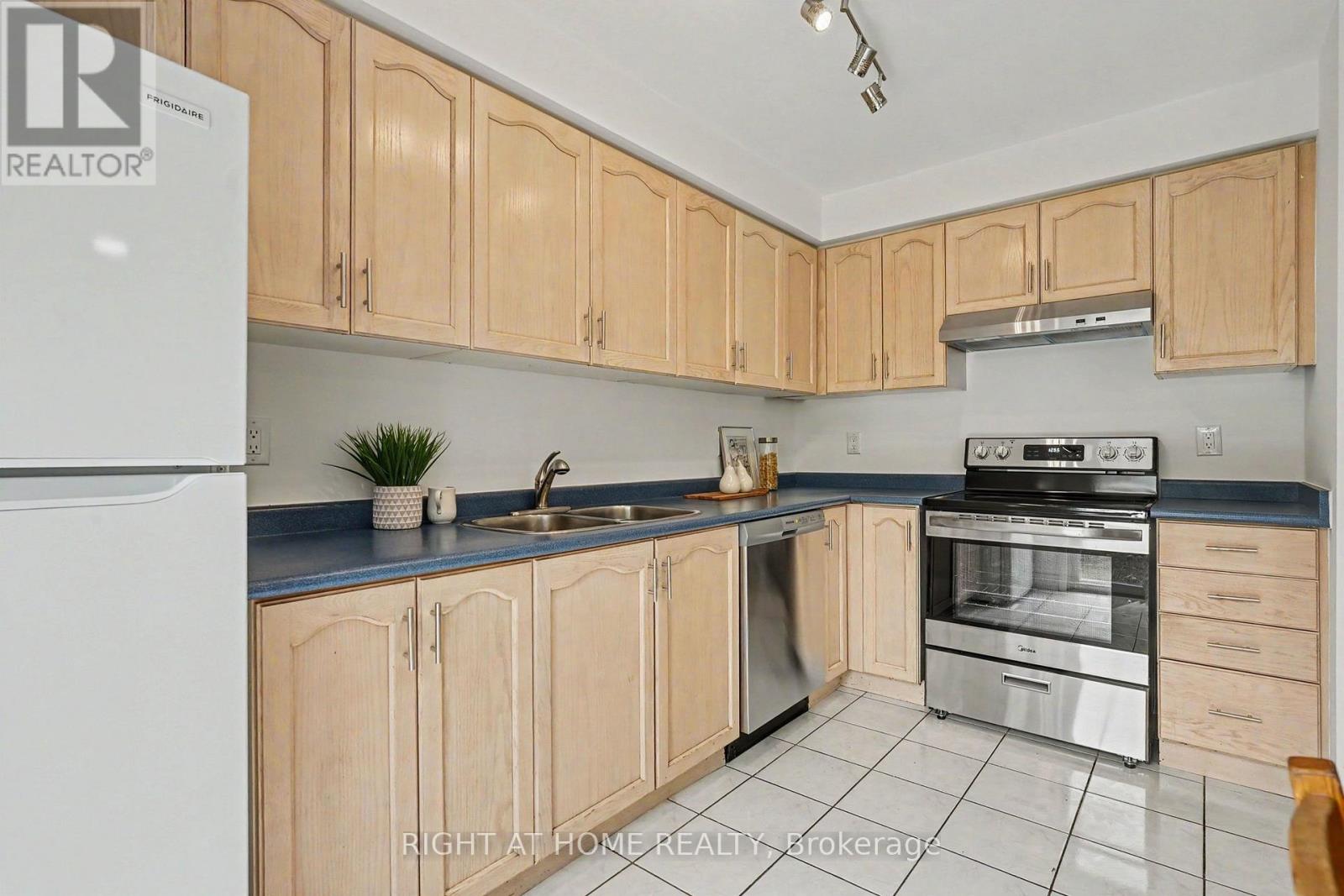 34 - 35 Malta Avenue, Brampton, Ontario  L6Y 5B4 - Photo 10 - W13520752