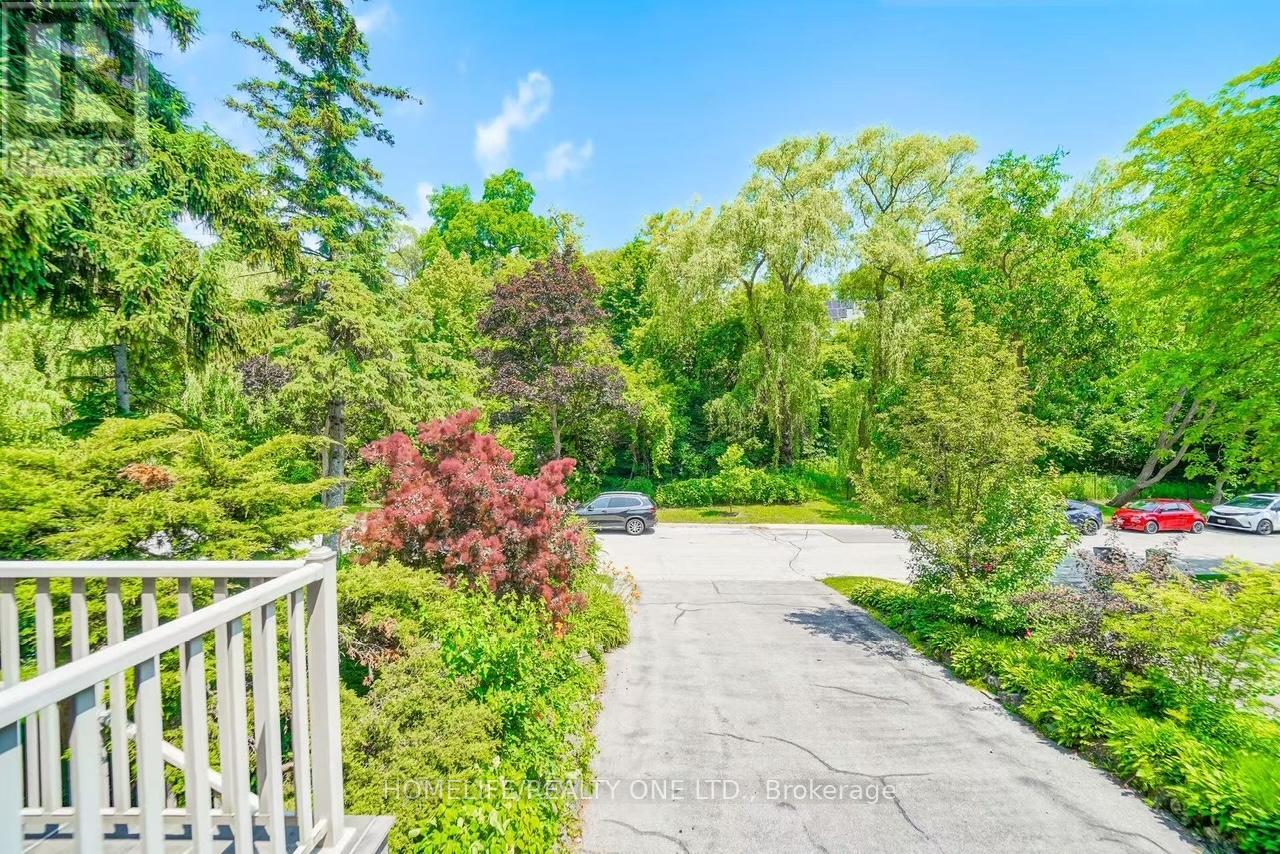 31 Bearwood Drive, Toronto, Ontario  M9A 4G5 - Photo 7 - W13515860