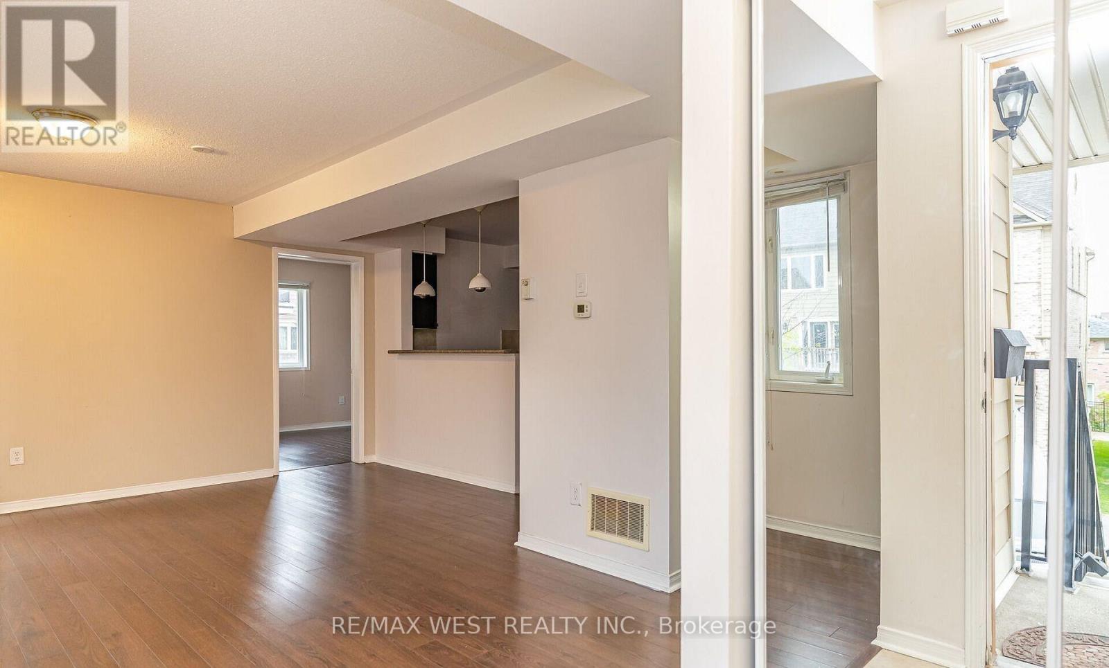 218 - 4975 Southampton Drive, Mississauga, Ontario L5M 8E1 - Photo 3 - W13518230