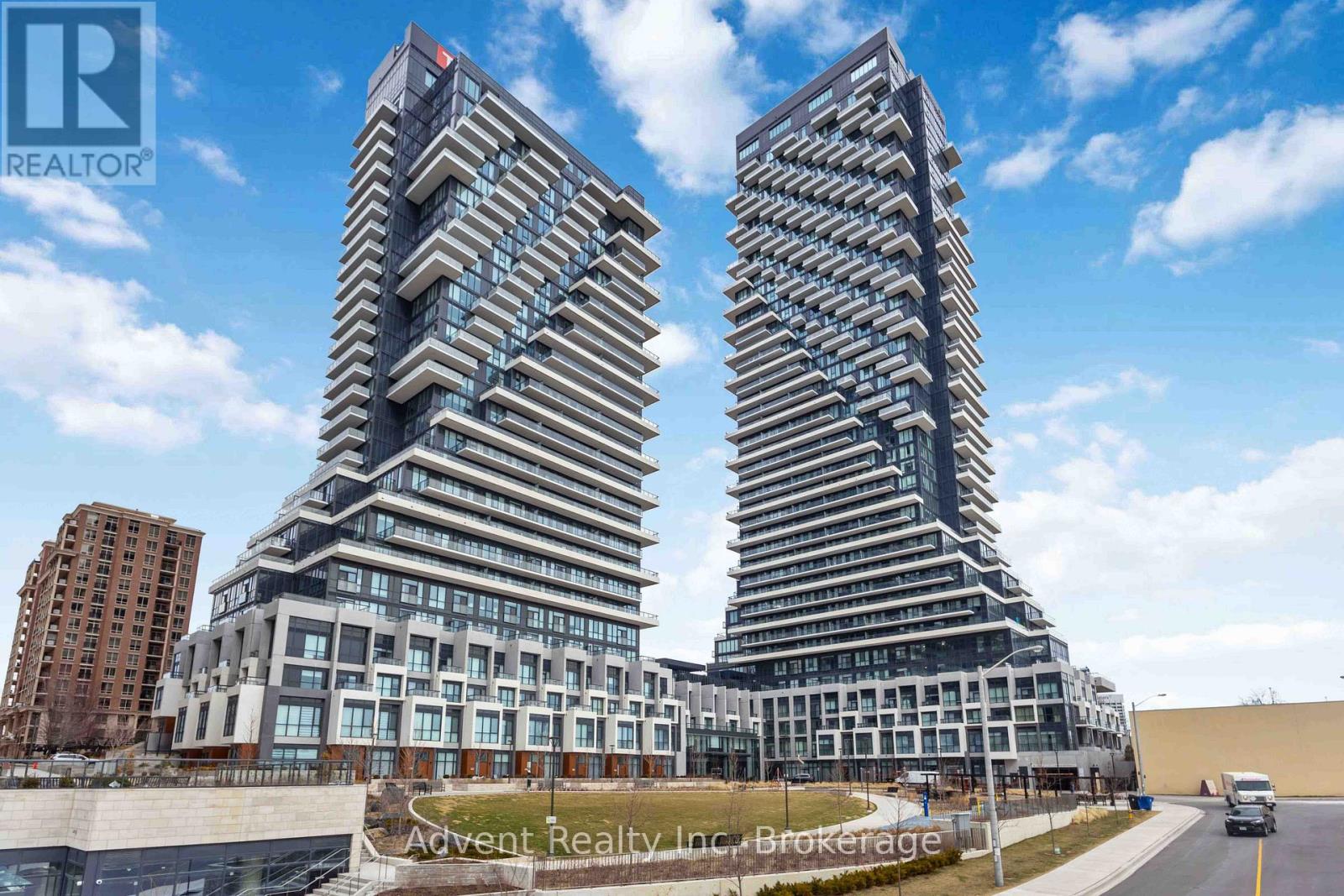 518 - 30 INN ON THE PARK DRIVE, Toronto, Ontario