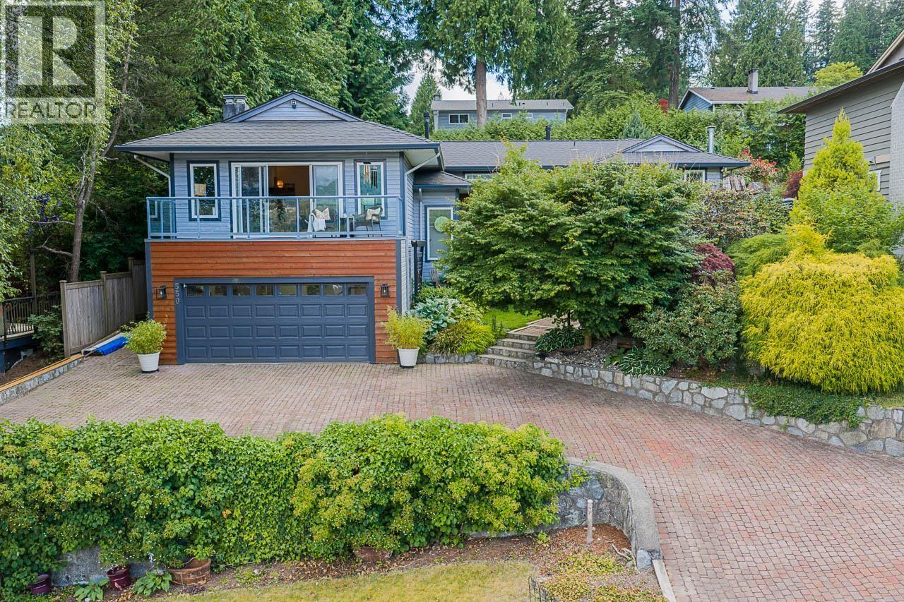 550 YALE ROAD, Port Moody, British Columbia