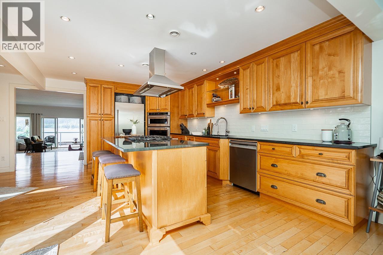 550 Yale Road, Port Moody, British Columbia V3H 3K3 - Photo 12 - R3142352