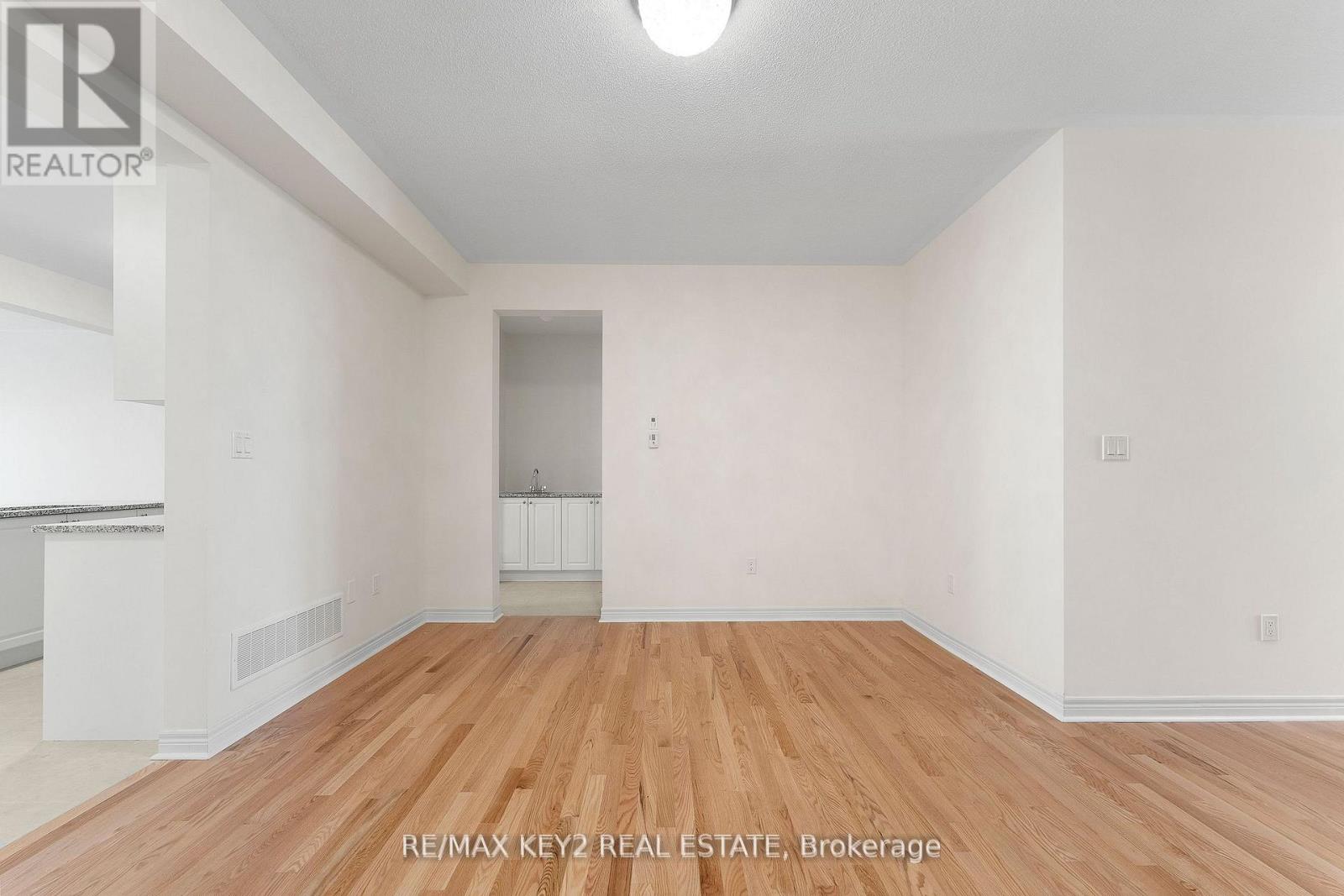 175 Hartney Drive, Richmond Hill, Ontario  L4S 0L1 - Photo 3 - N13520874