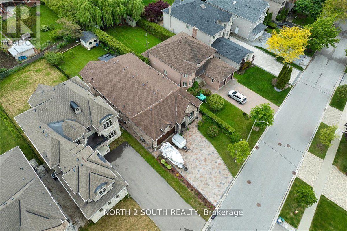 115 Arten Avenue, Richmond Hill, Ontario  L4C 9Y3 - Photo 3 - N13520886