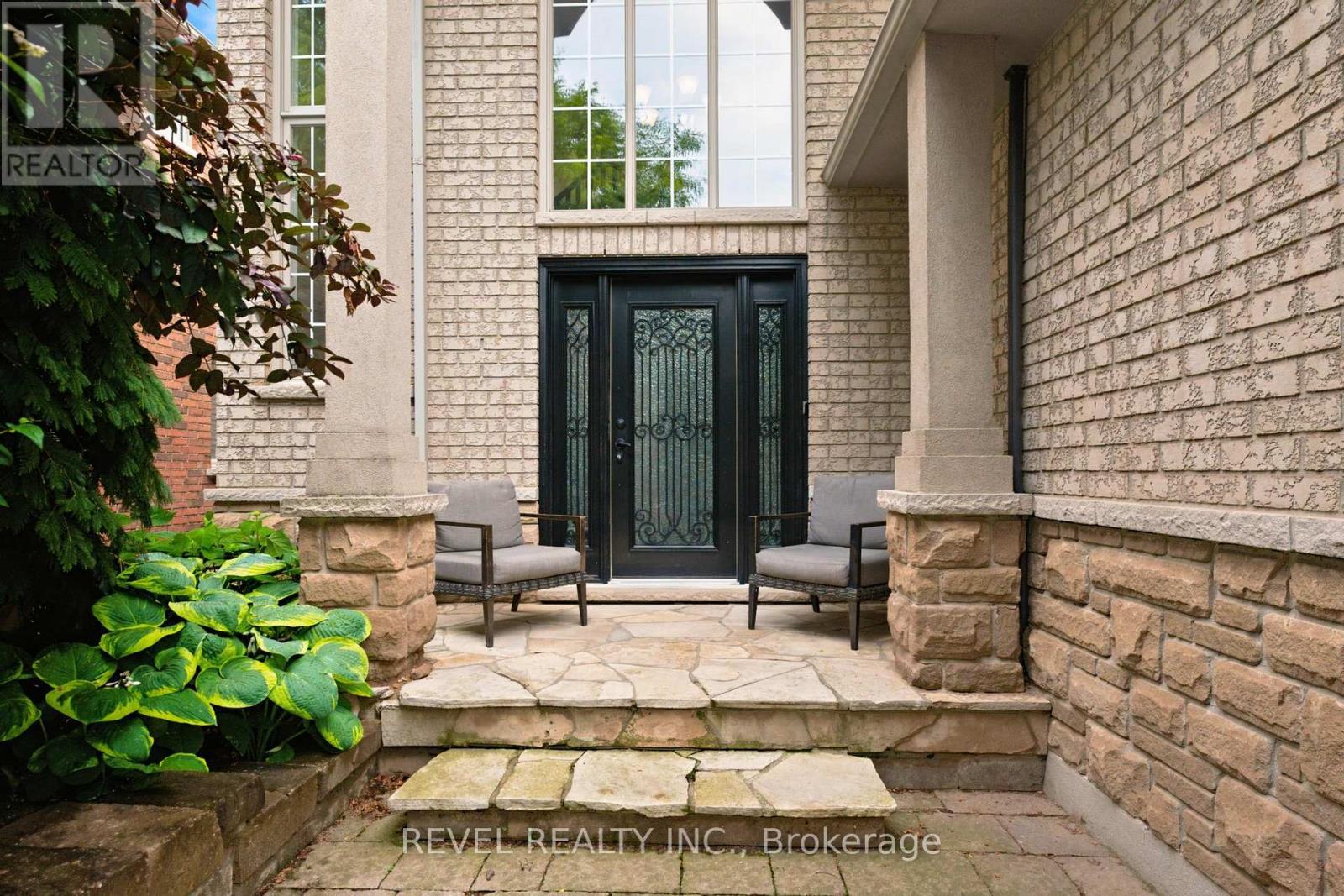 207 Valridge Drive, Hamilton, Ontario  L9G 4Y4 - Photo 2 - X13520842