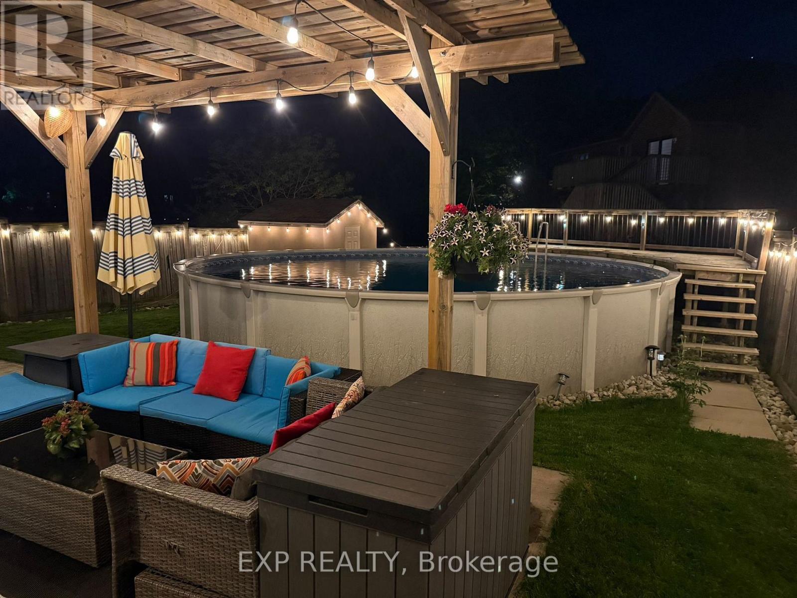 194 SOUTHBROOK DRIVE, Hamilton, Ontario