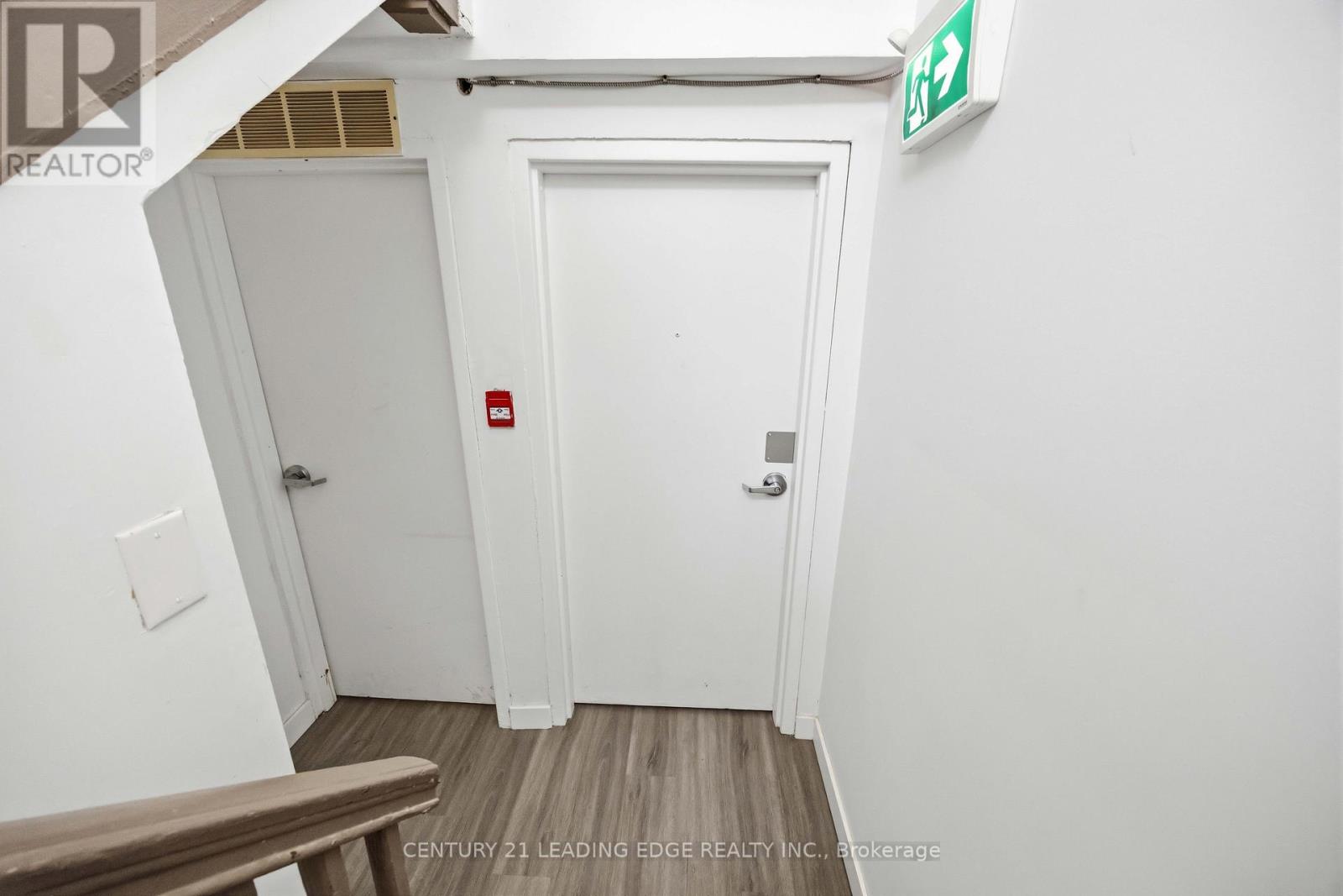 Lower - 1a Leonard Avenue, Toronto, Ontario M5T 2P8 - Photo 3 - C12854084