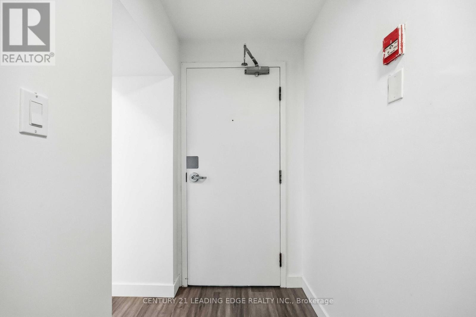 Lower - 1a Leonard Avenue, Toronto, Ontario M5T 2P8 - Photo 4 - C12854084