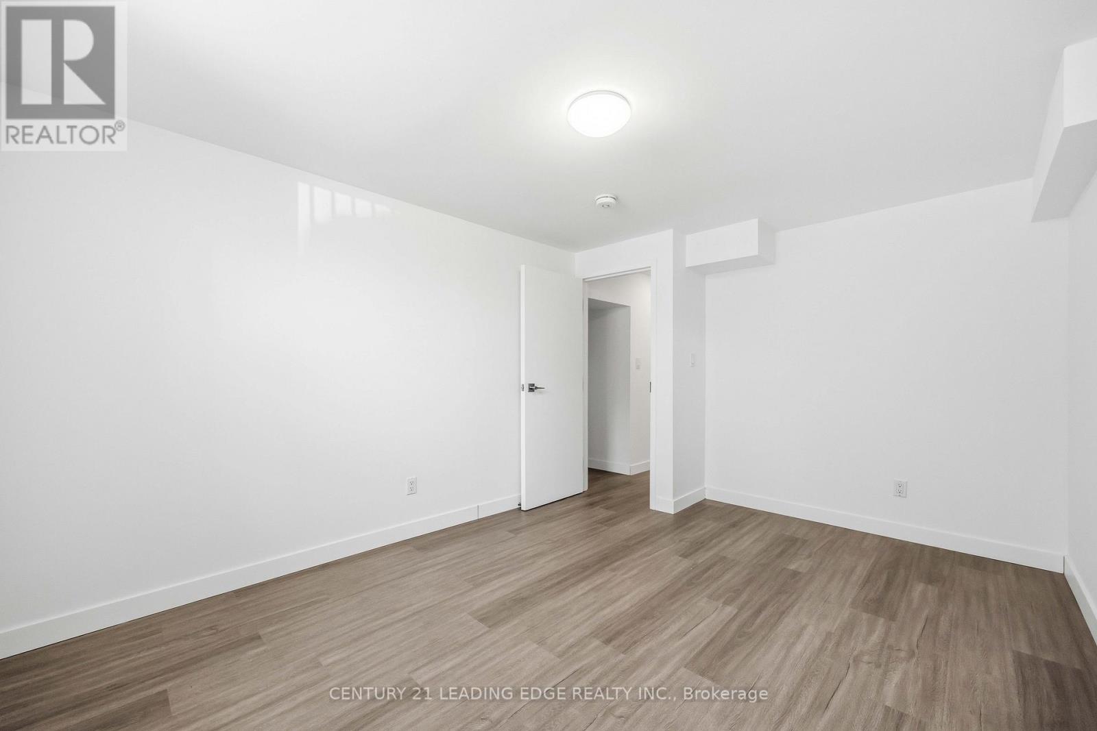 Lower - 1a Leonard Avenue, Toronto, Ontario M5T 2P8 - Photo 24 - C12854084
